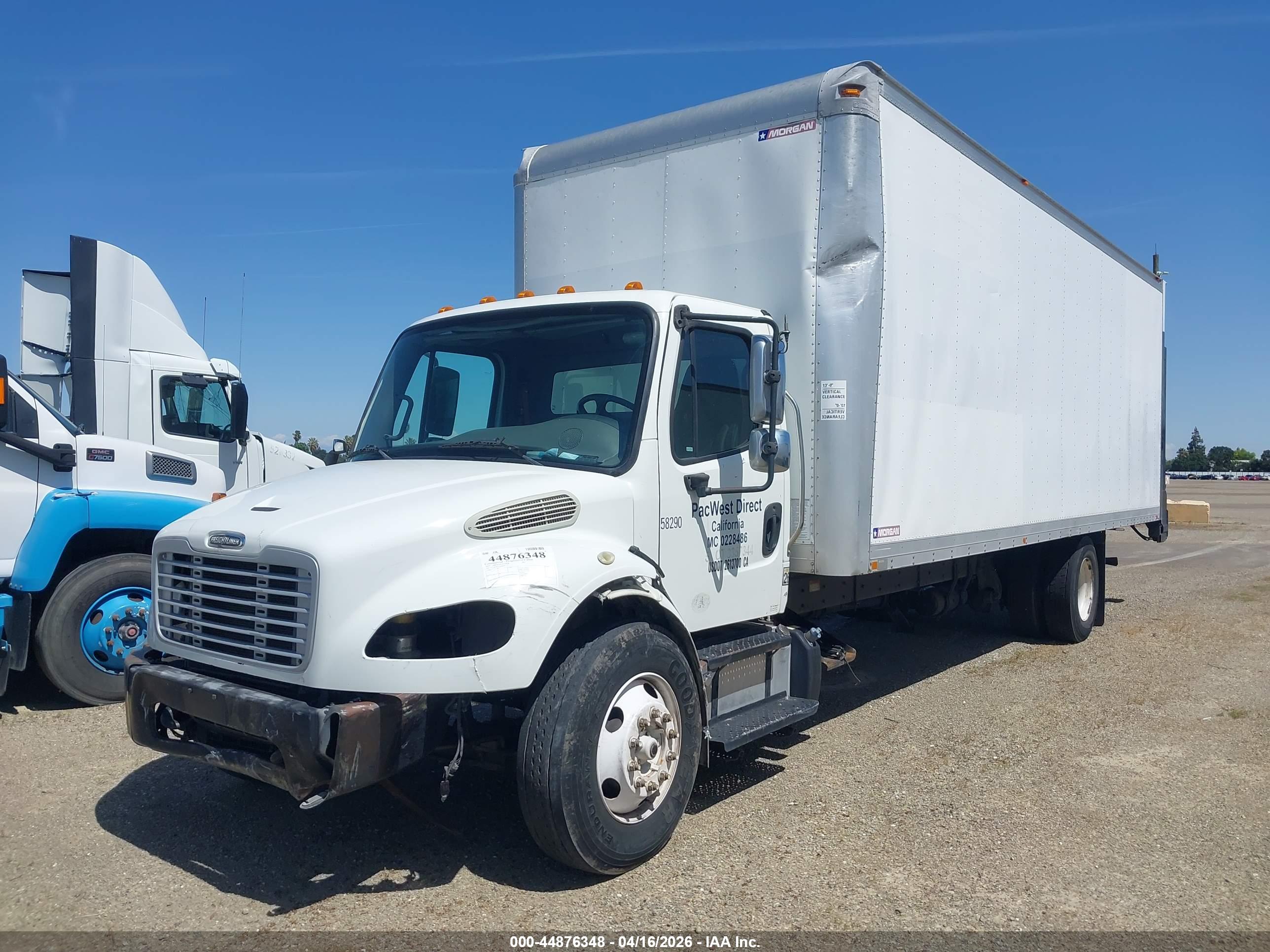 FREIGHTLINER M2 image 2