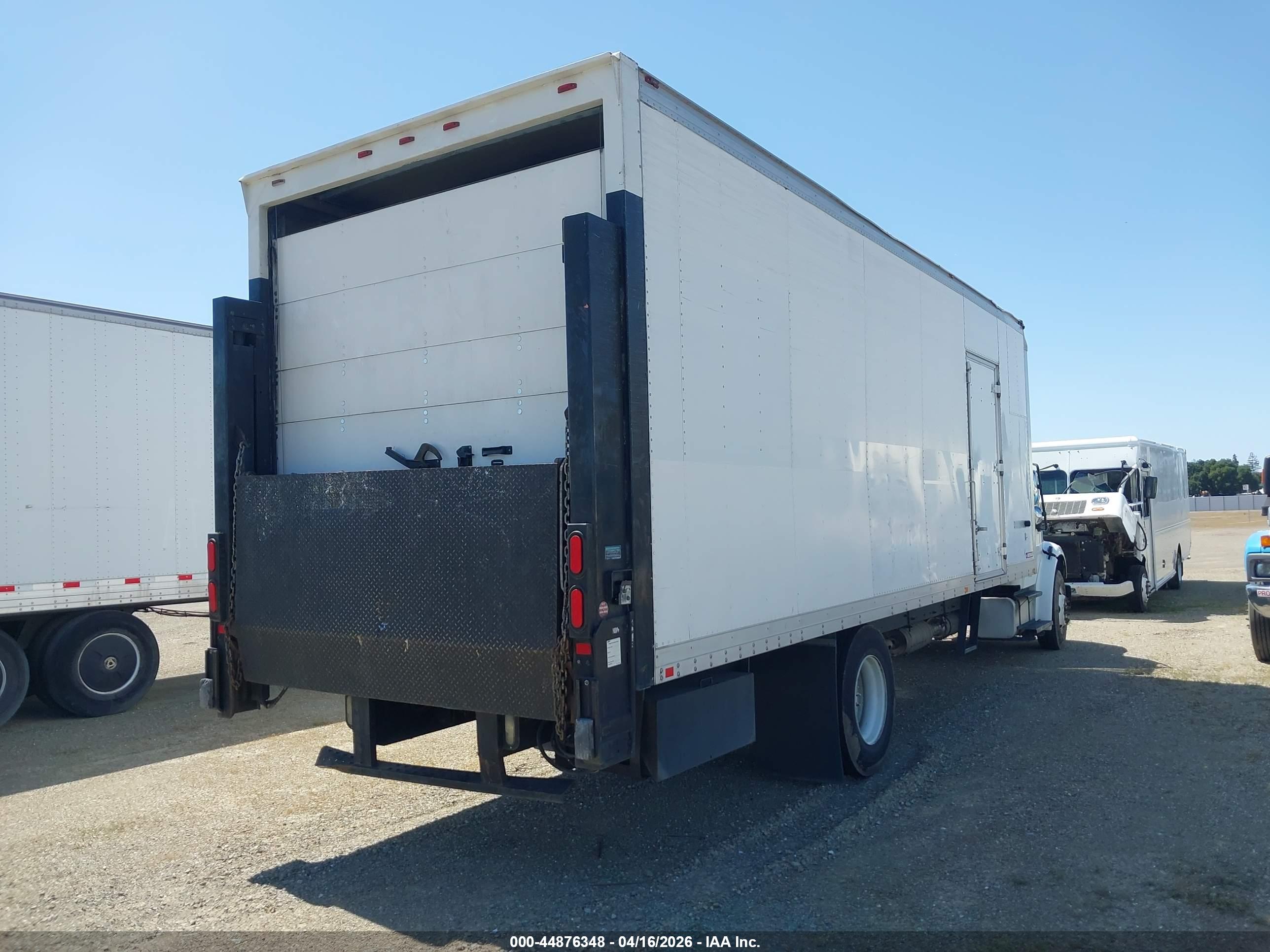 FREIGHTLINER M2 image 4