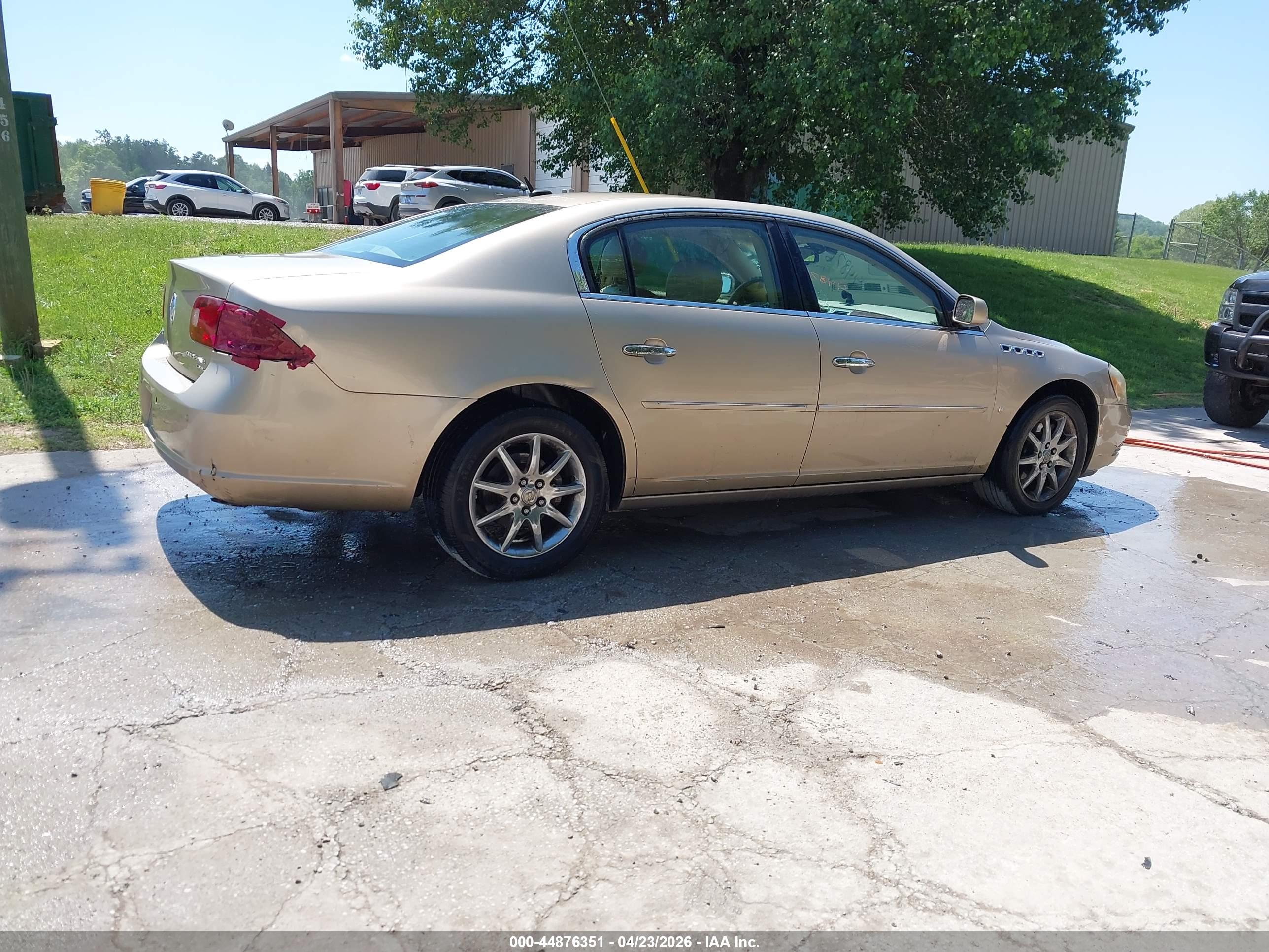 BUICK LUCERNE image 4