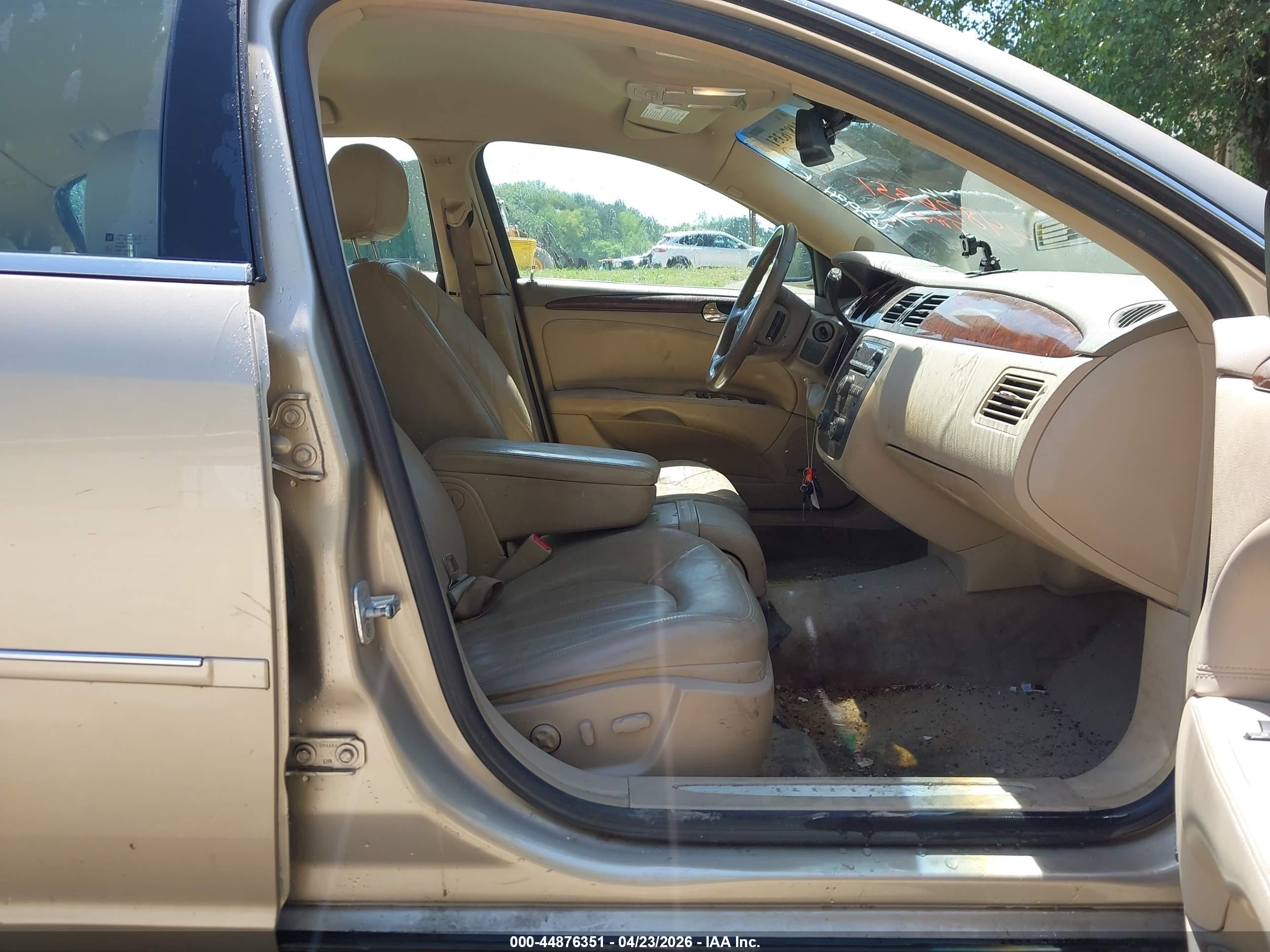 BUICK LUCERNE image 5
