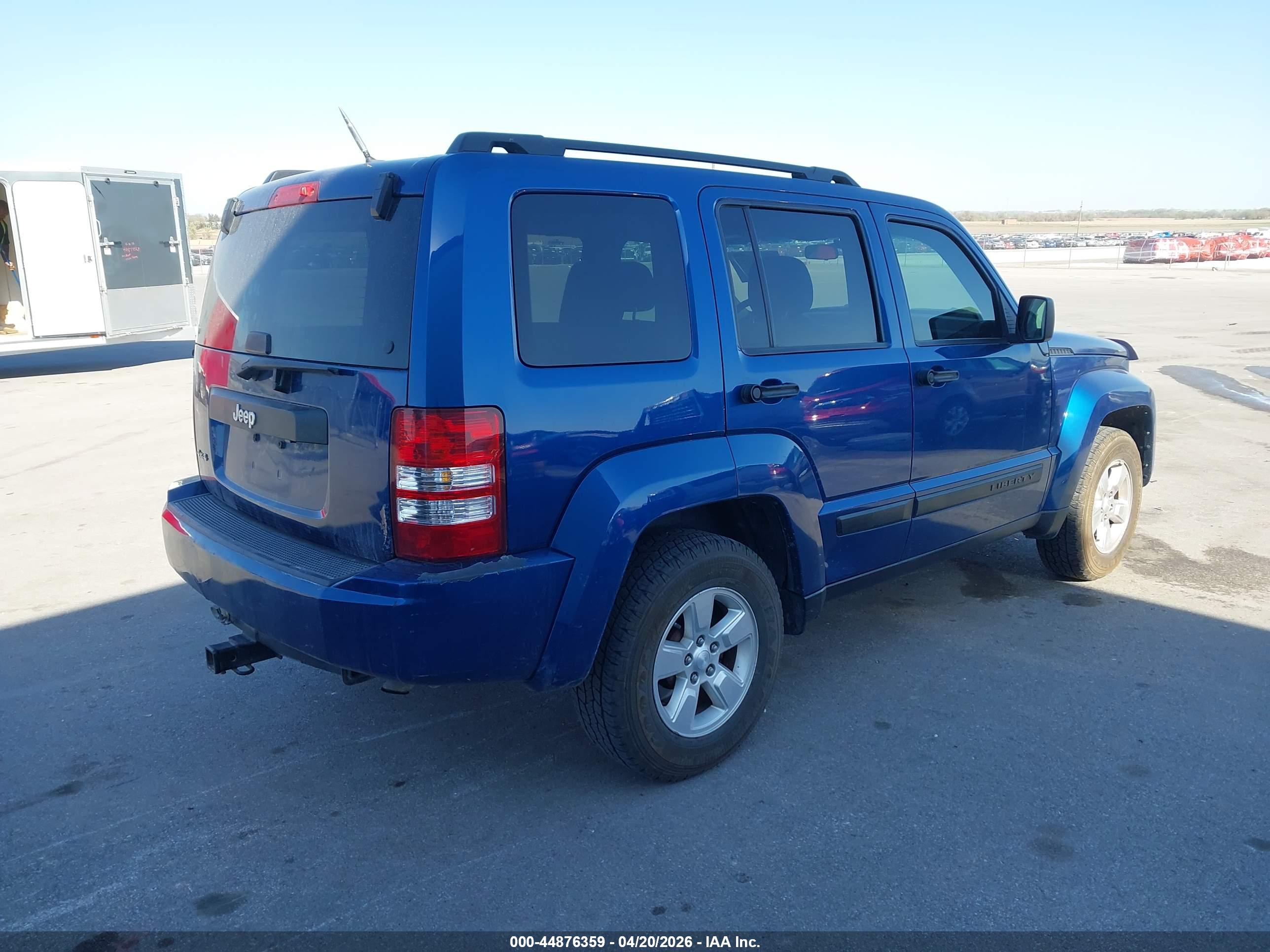 JEEP LIBERTY image 4