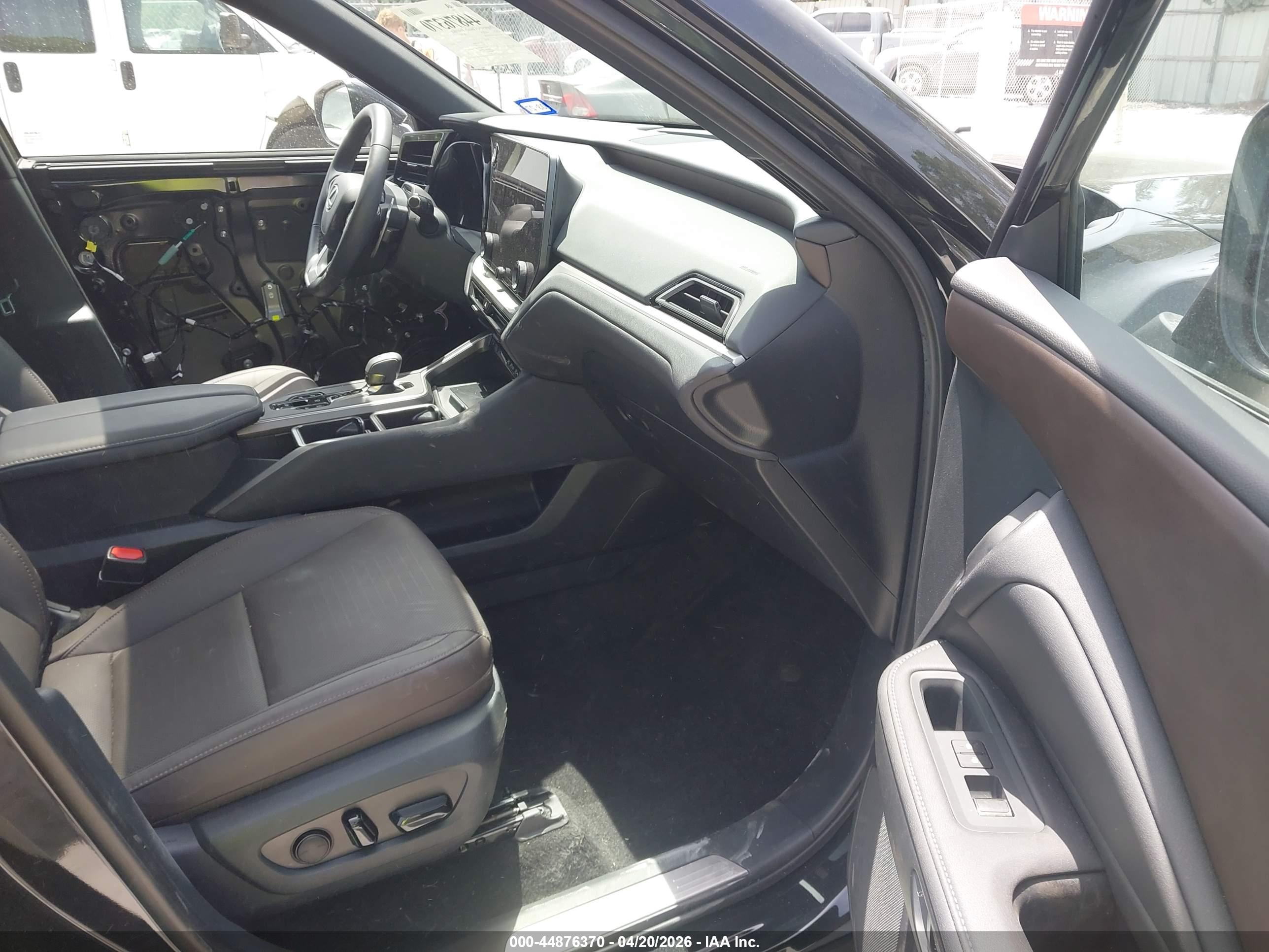 LEXUS TX image 5