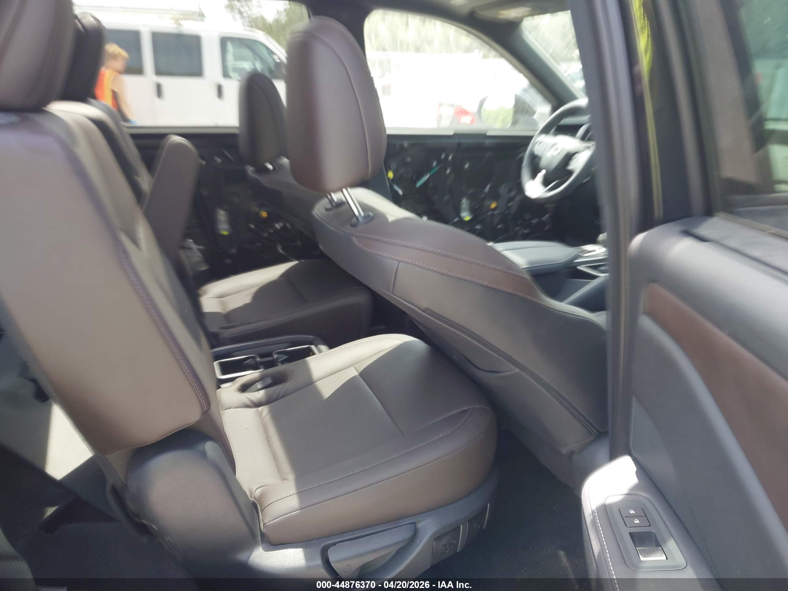 LEXUS TX image 8