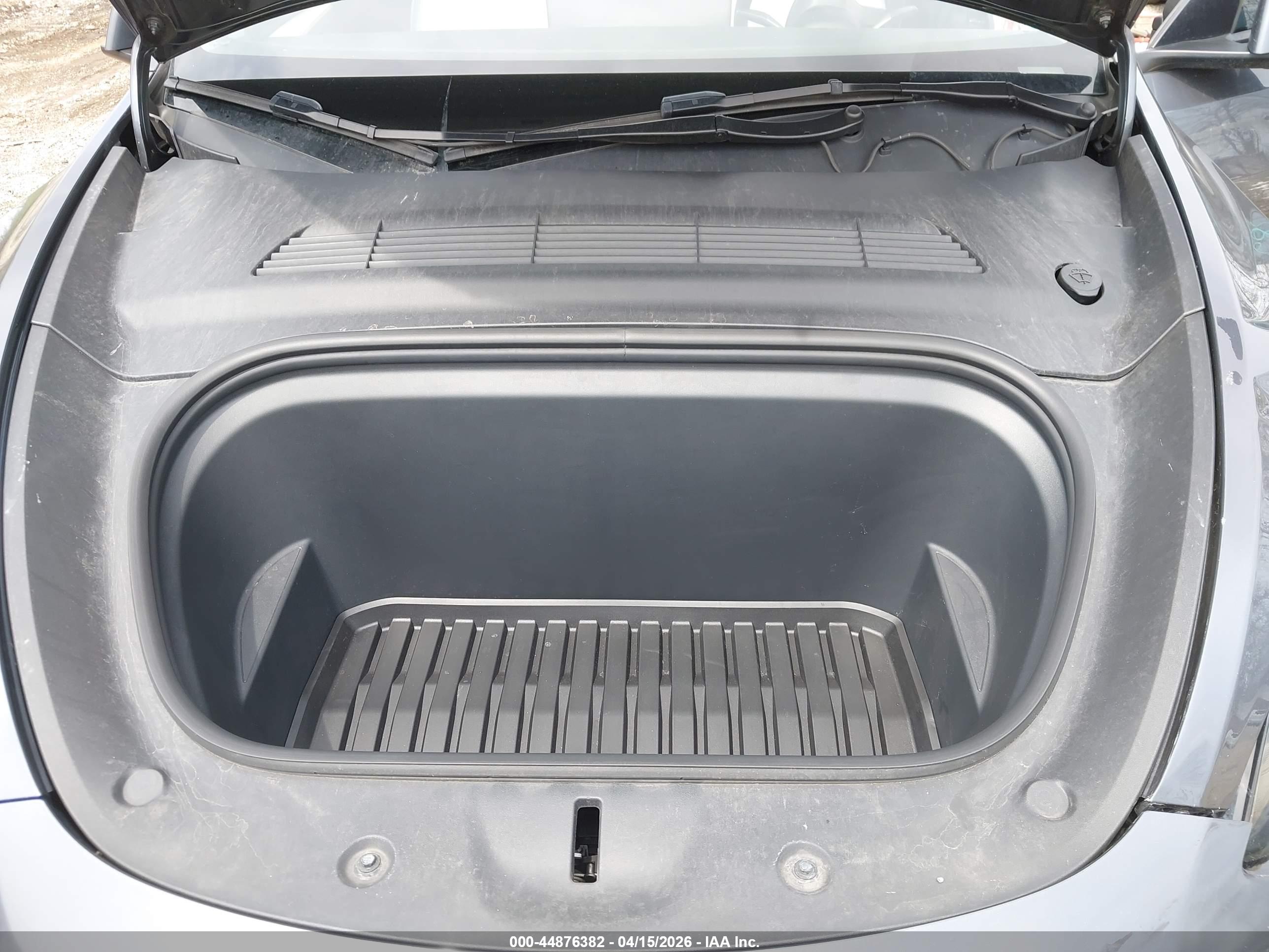 TESLA MODEL image 10