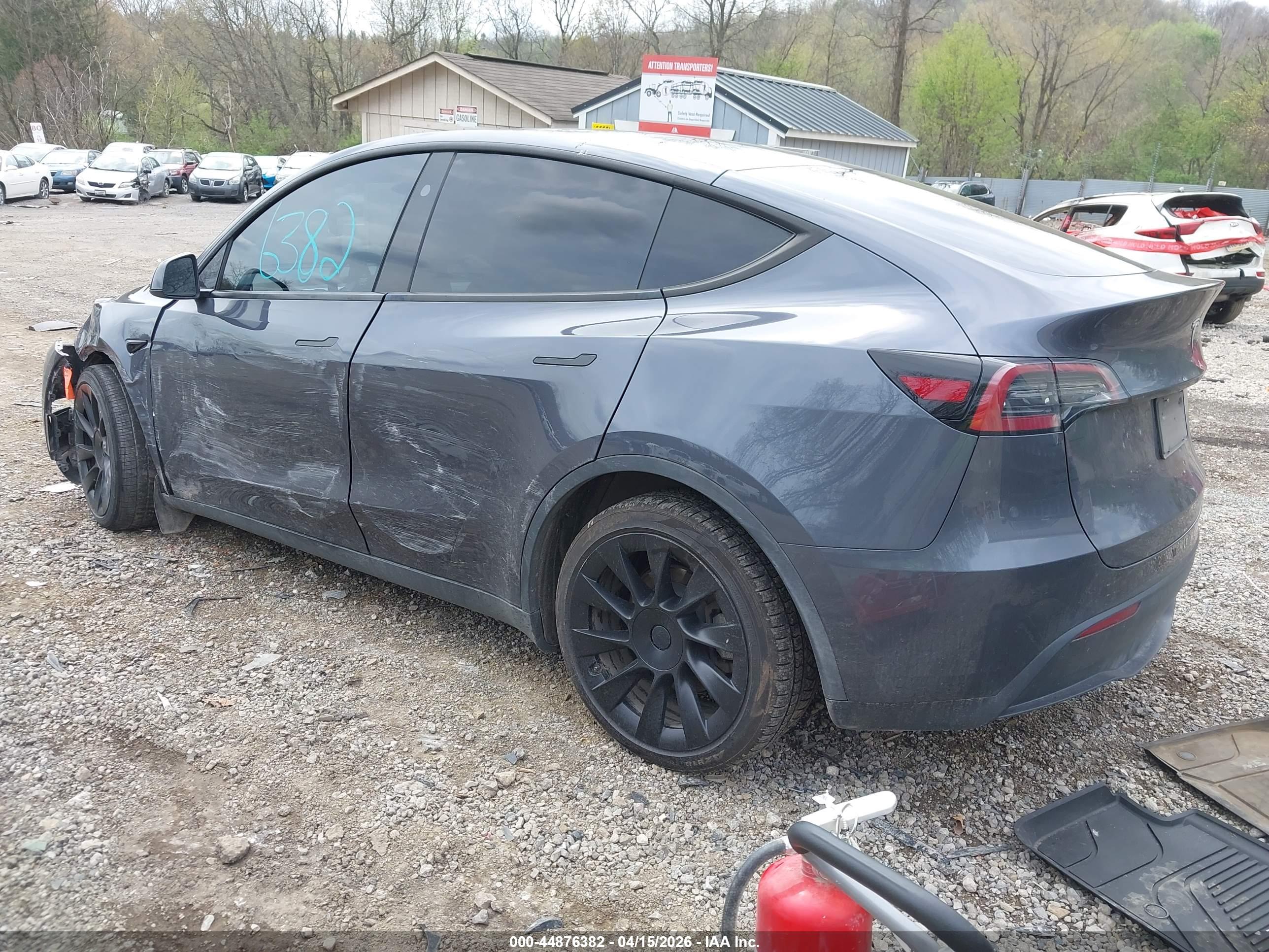 TESLA MODEL image 3