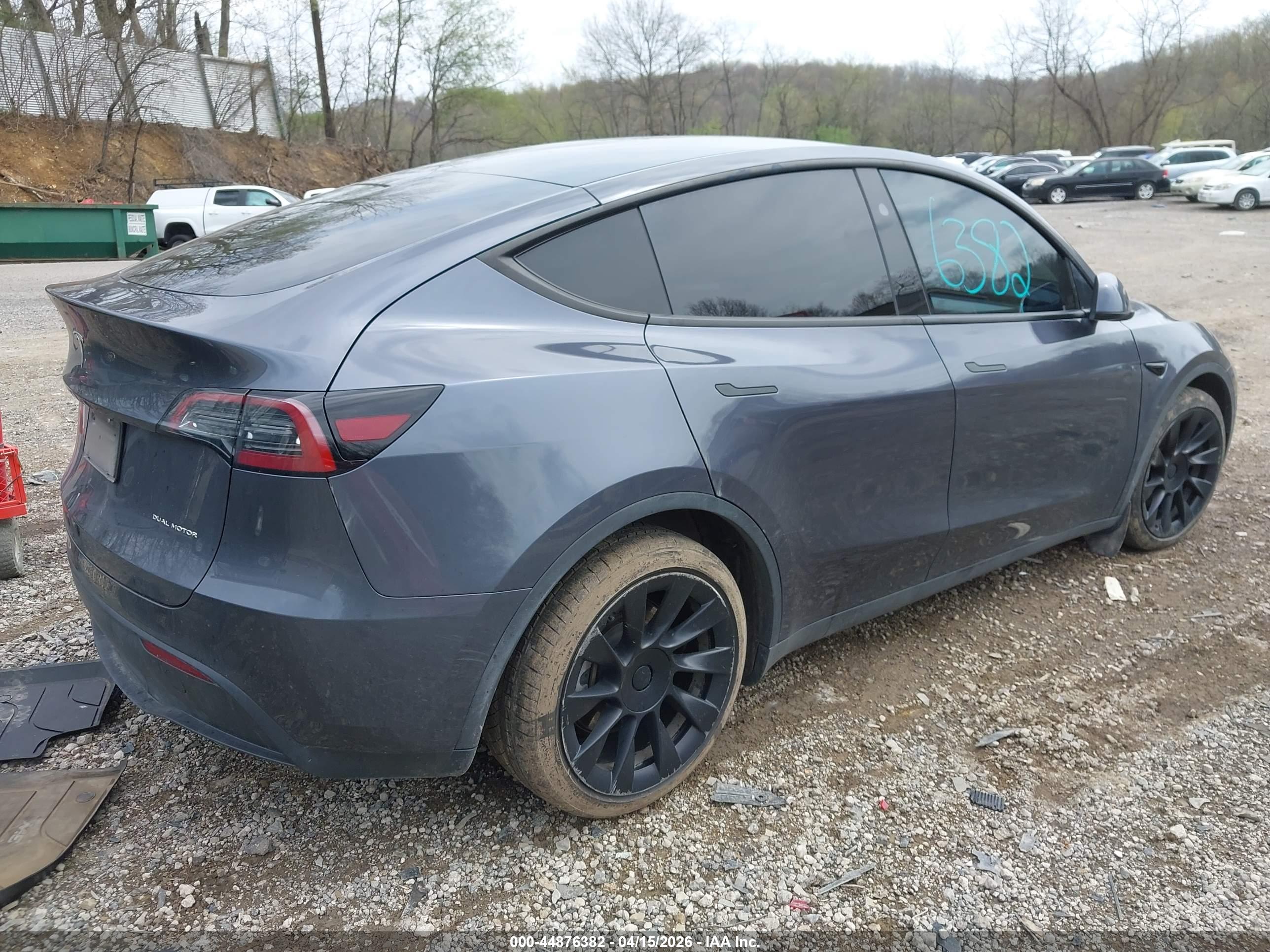 TESLA MODEL image 4