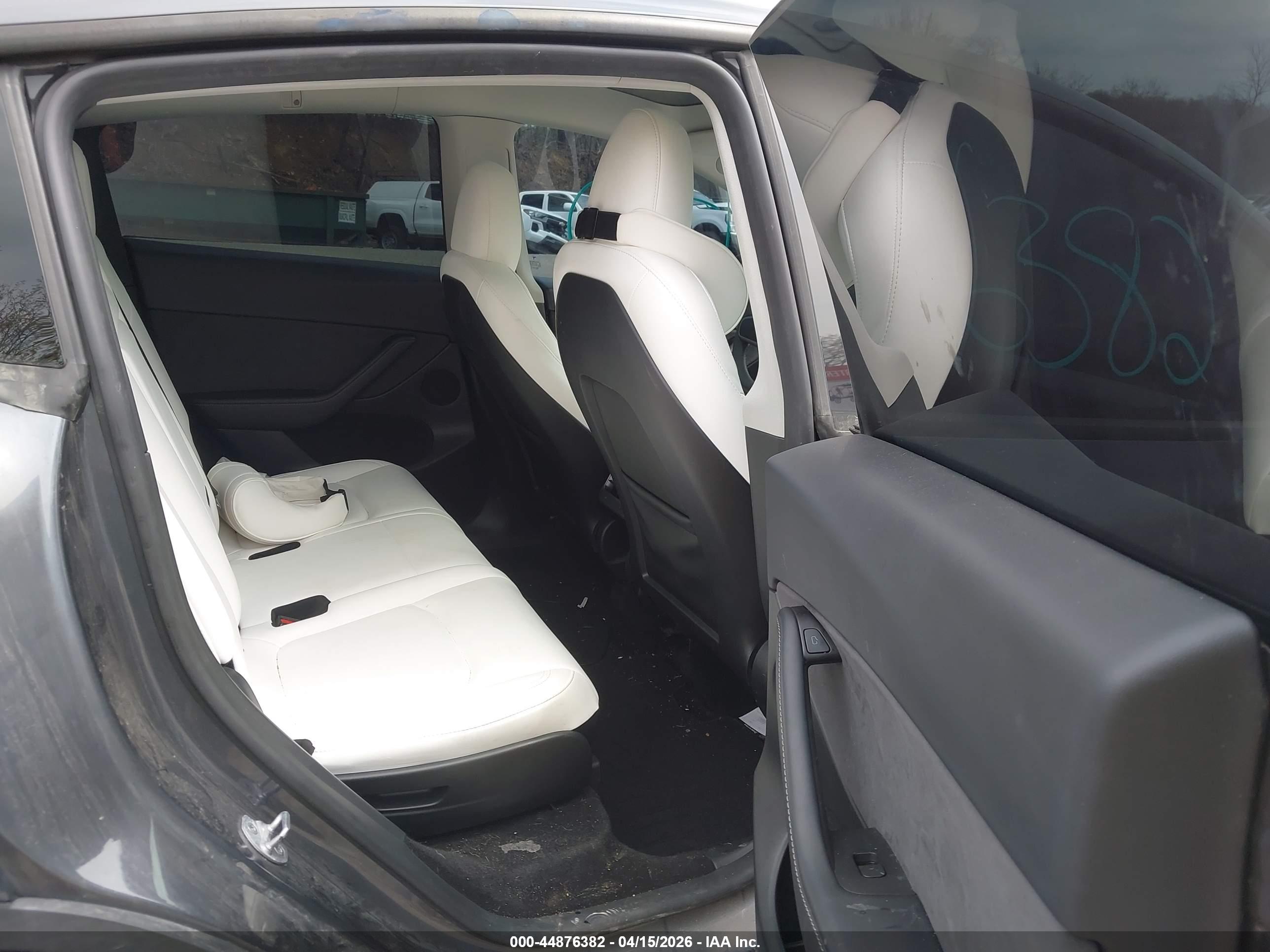 TESLA MODEL image 8