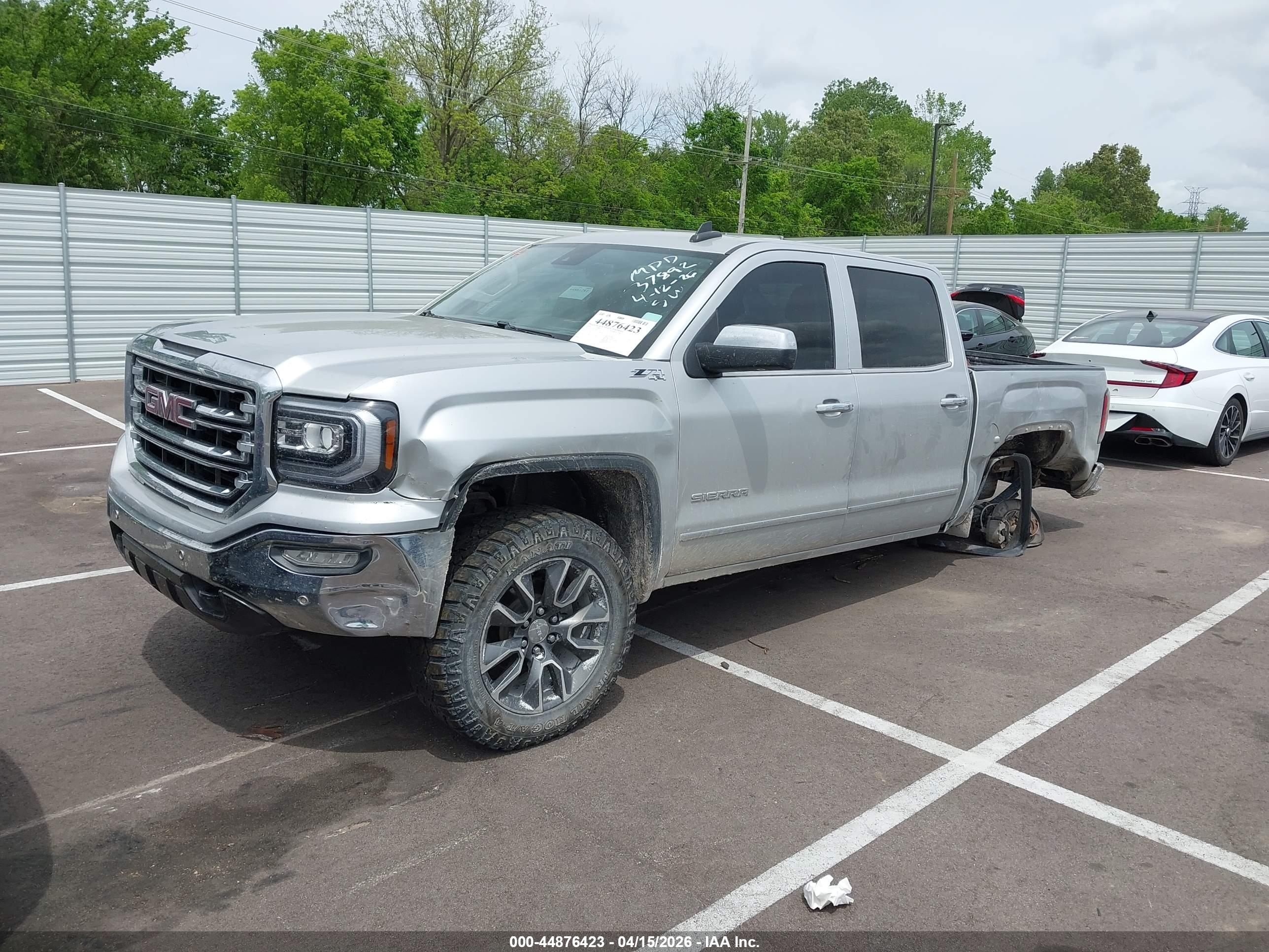 GMC SIERRA image 2