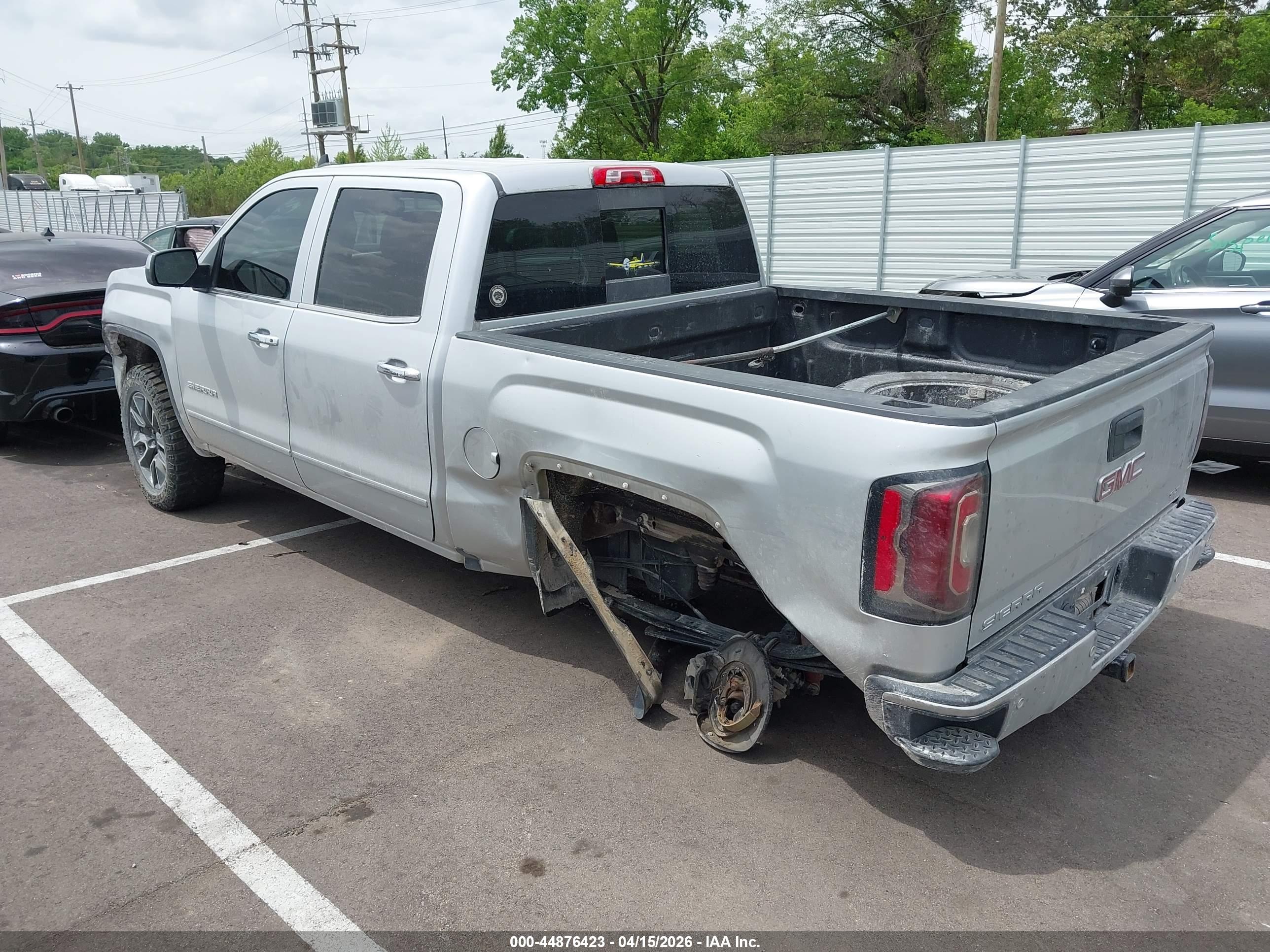GMC SIERRA image 3