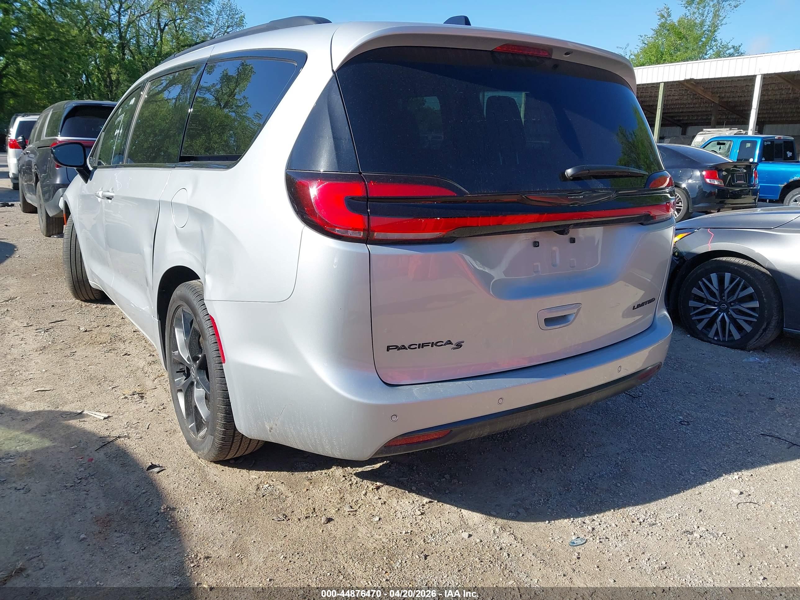 CHRYSLER PACIFICA image 3