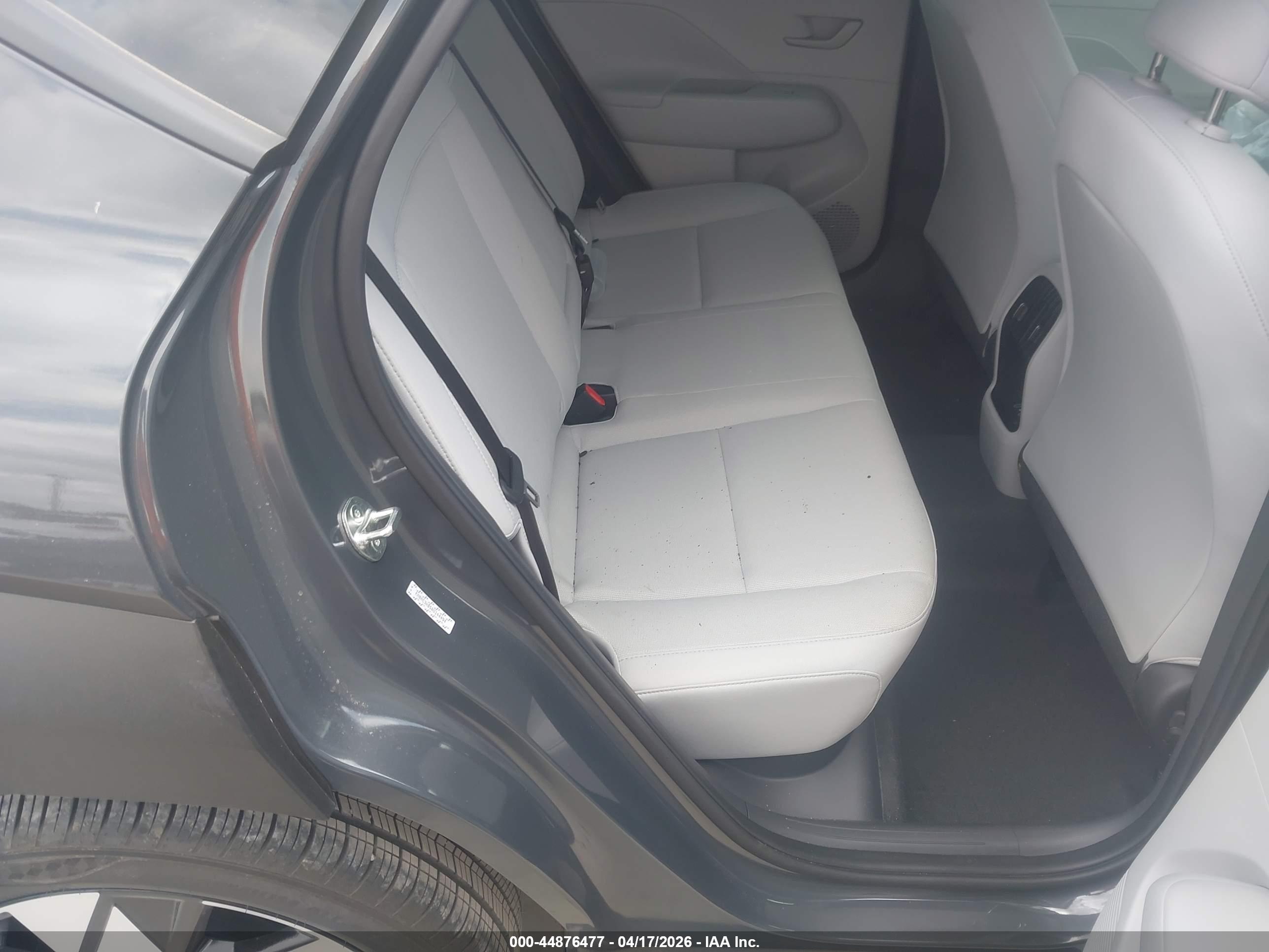 HYUNDAI KONA image 8