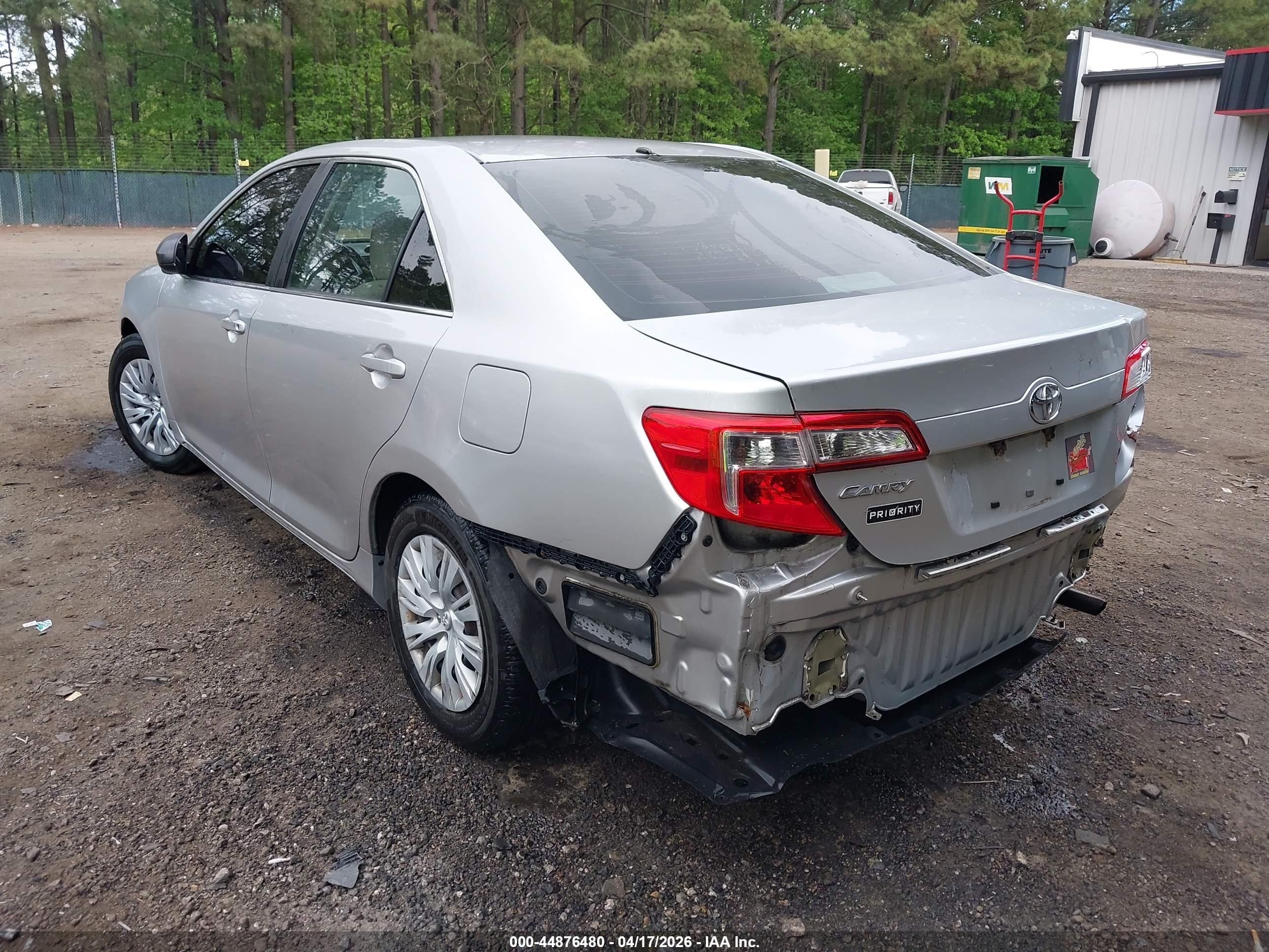 TOYOTA CAMRY image 3