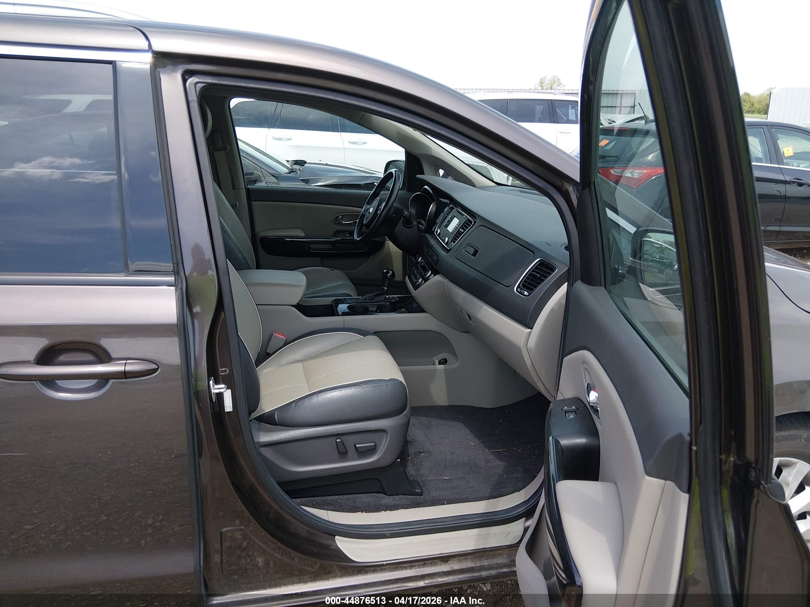 KIA SEDONA image 5