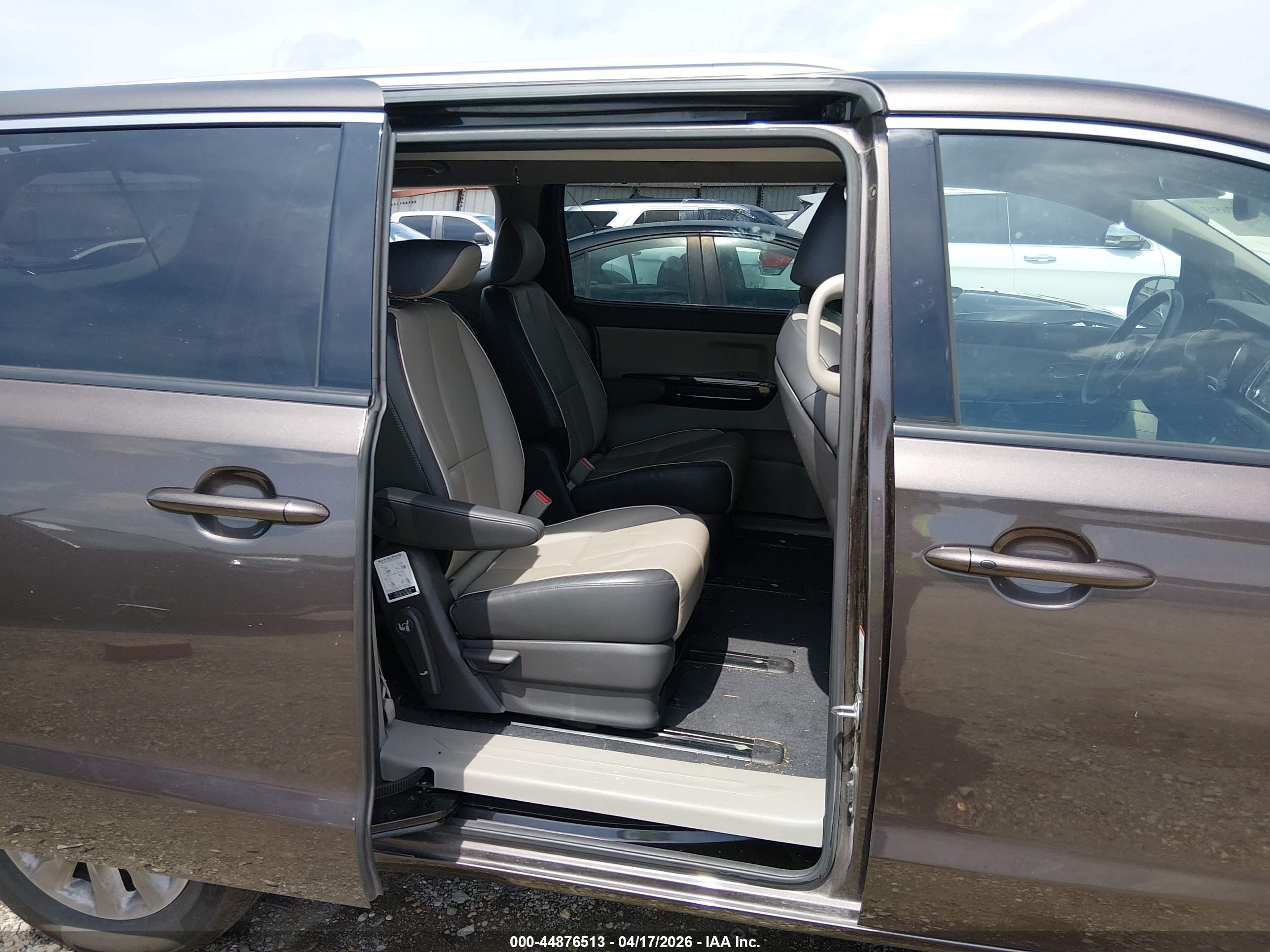 KIA SEDONA image 8
