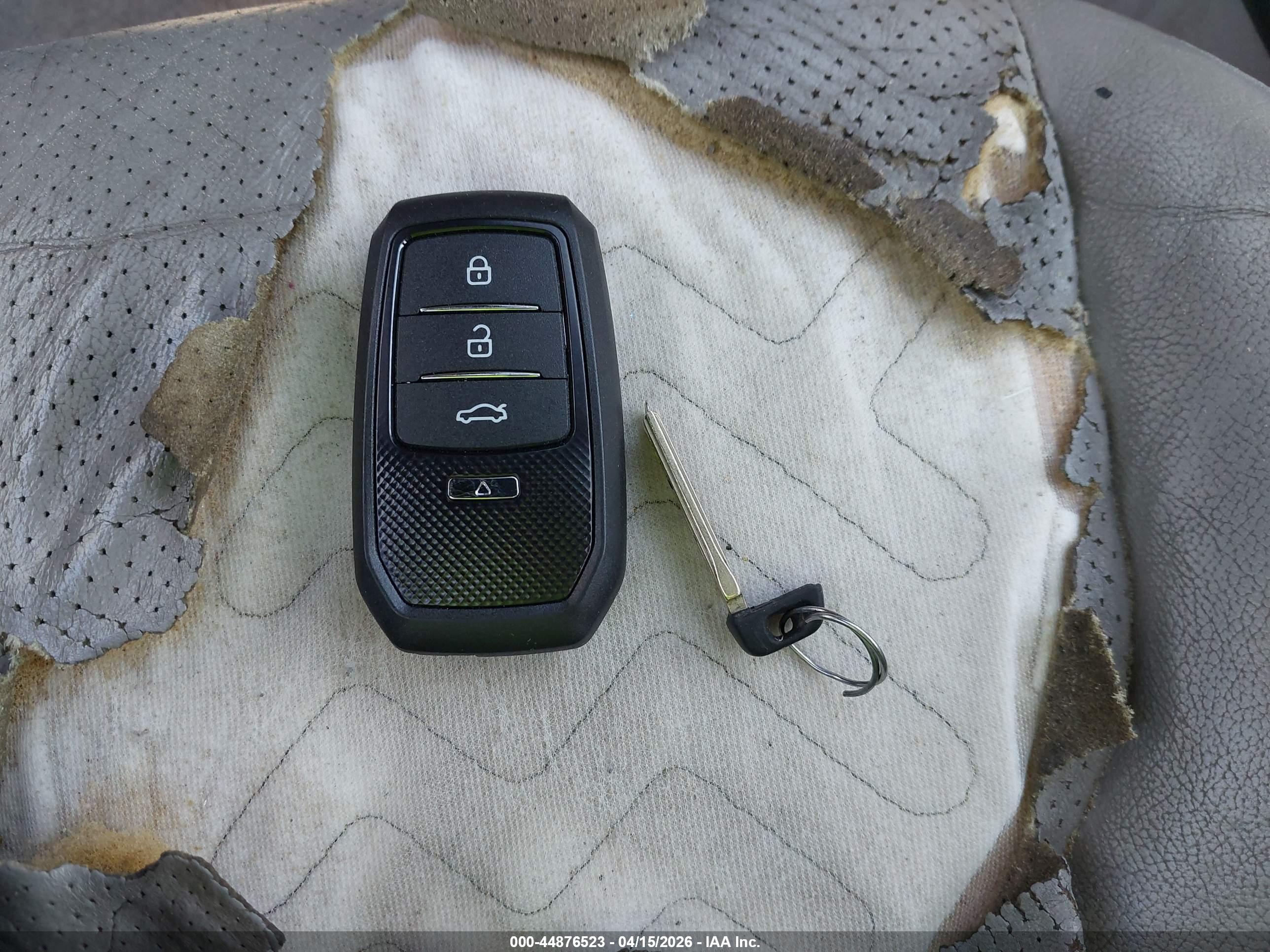 TOYOTA RAV4 image 11