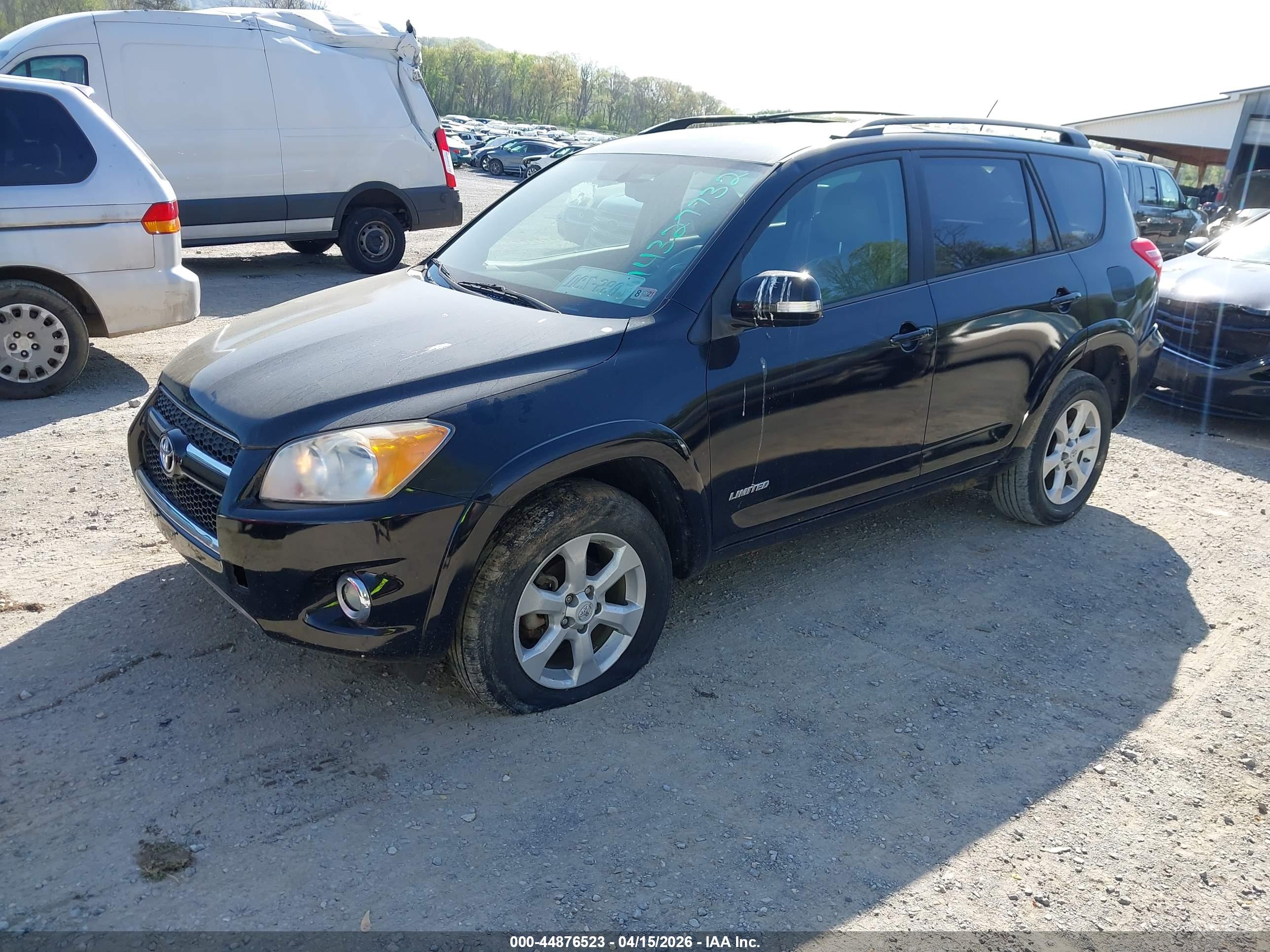 TOYOTA RAV4 image 2