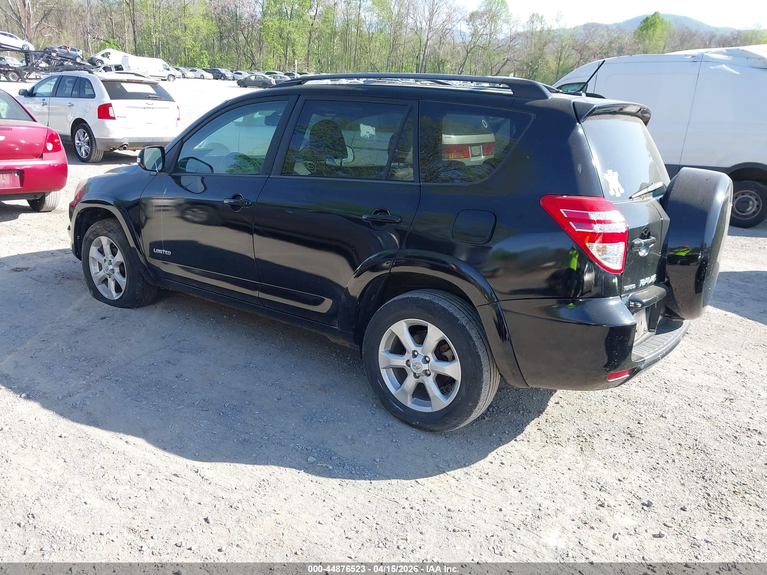 TOYOTA RAV4 image 3