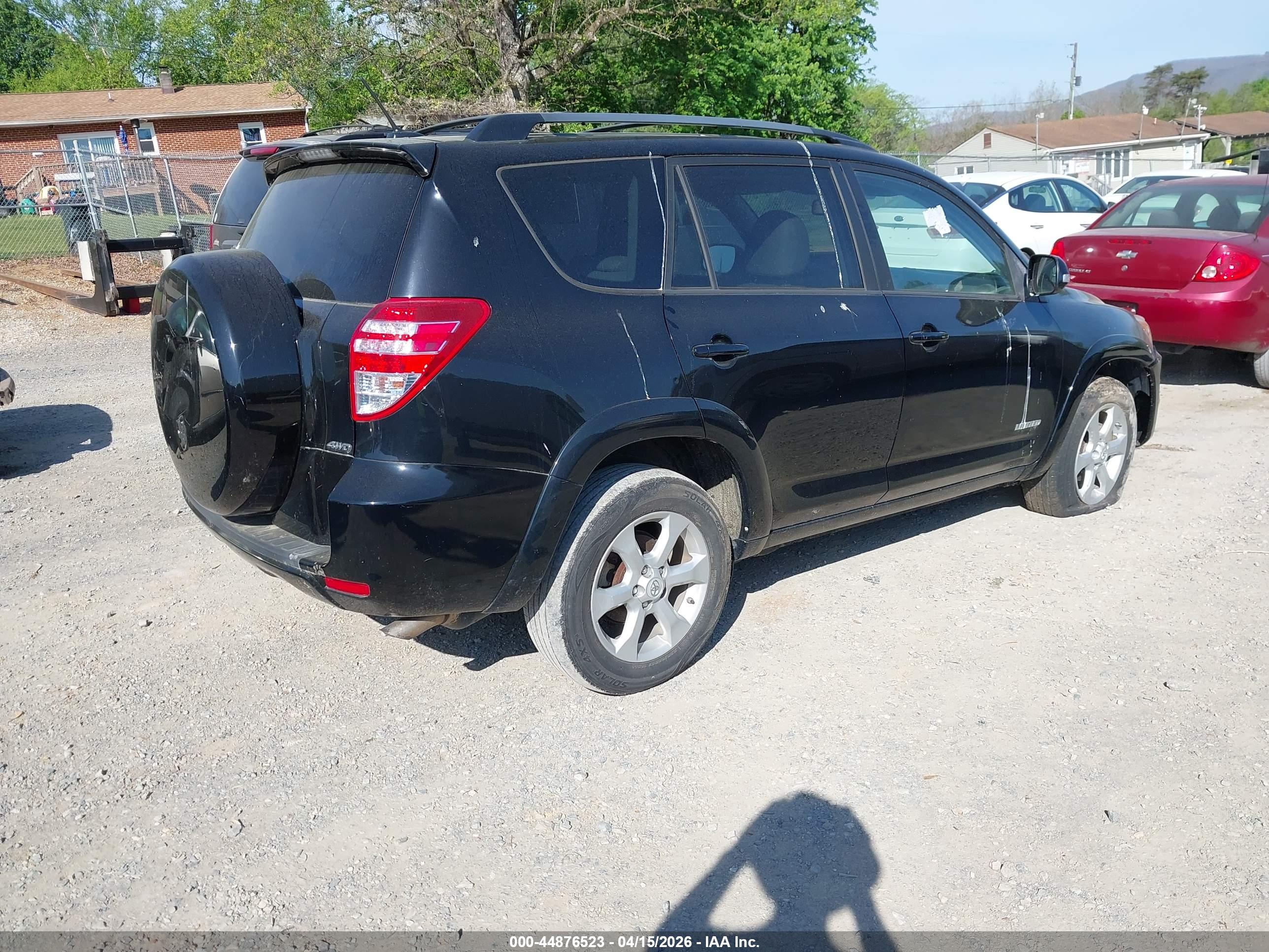 TOYOTA RAV4 image 4