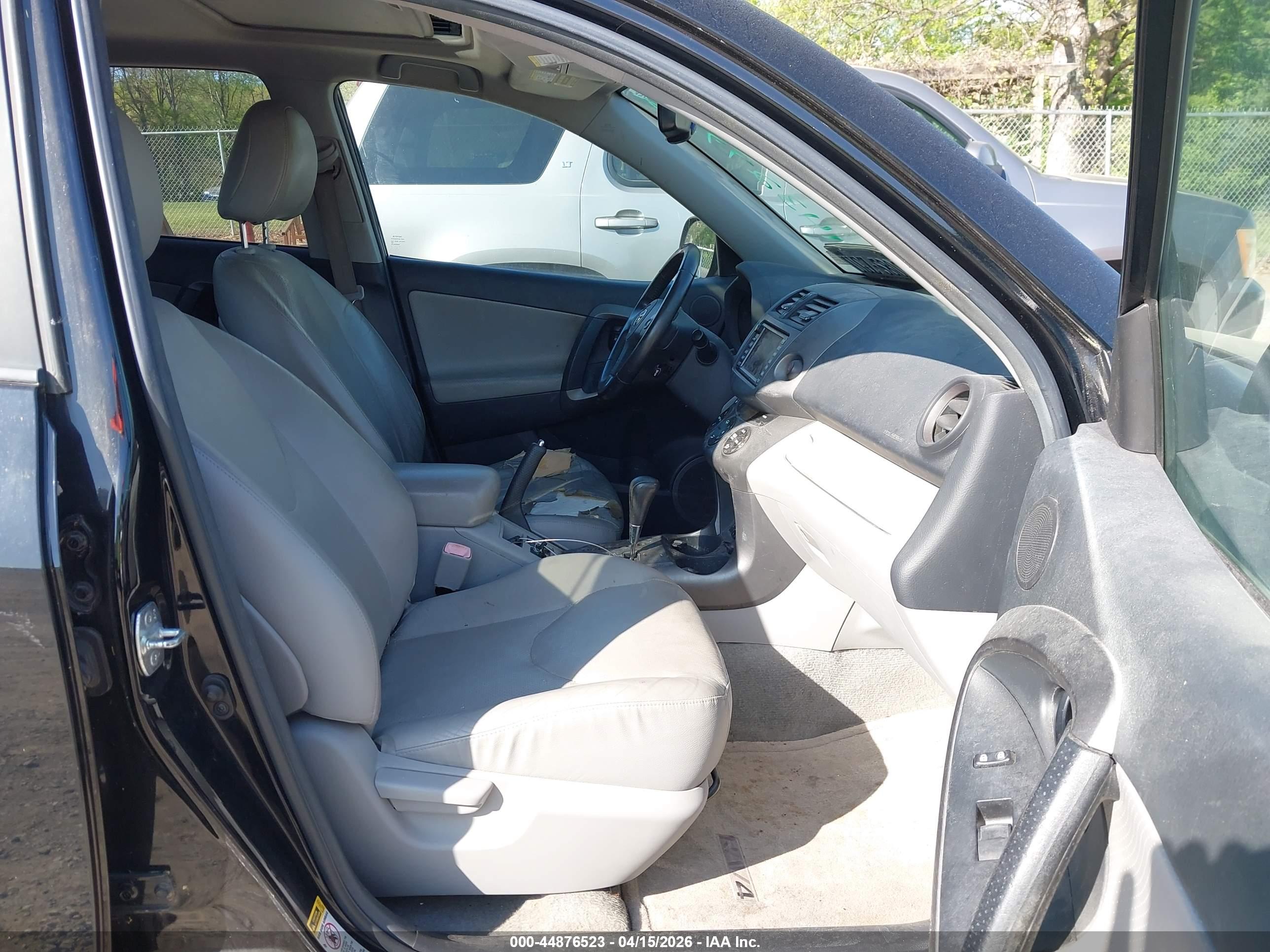 TOYOTA RAV4 image 5