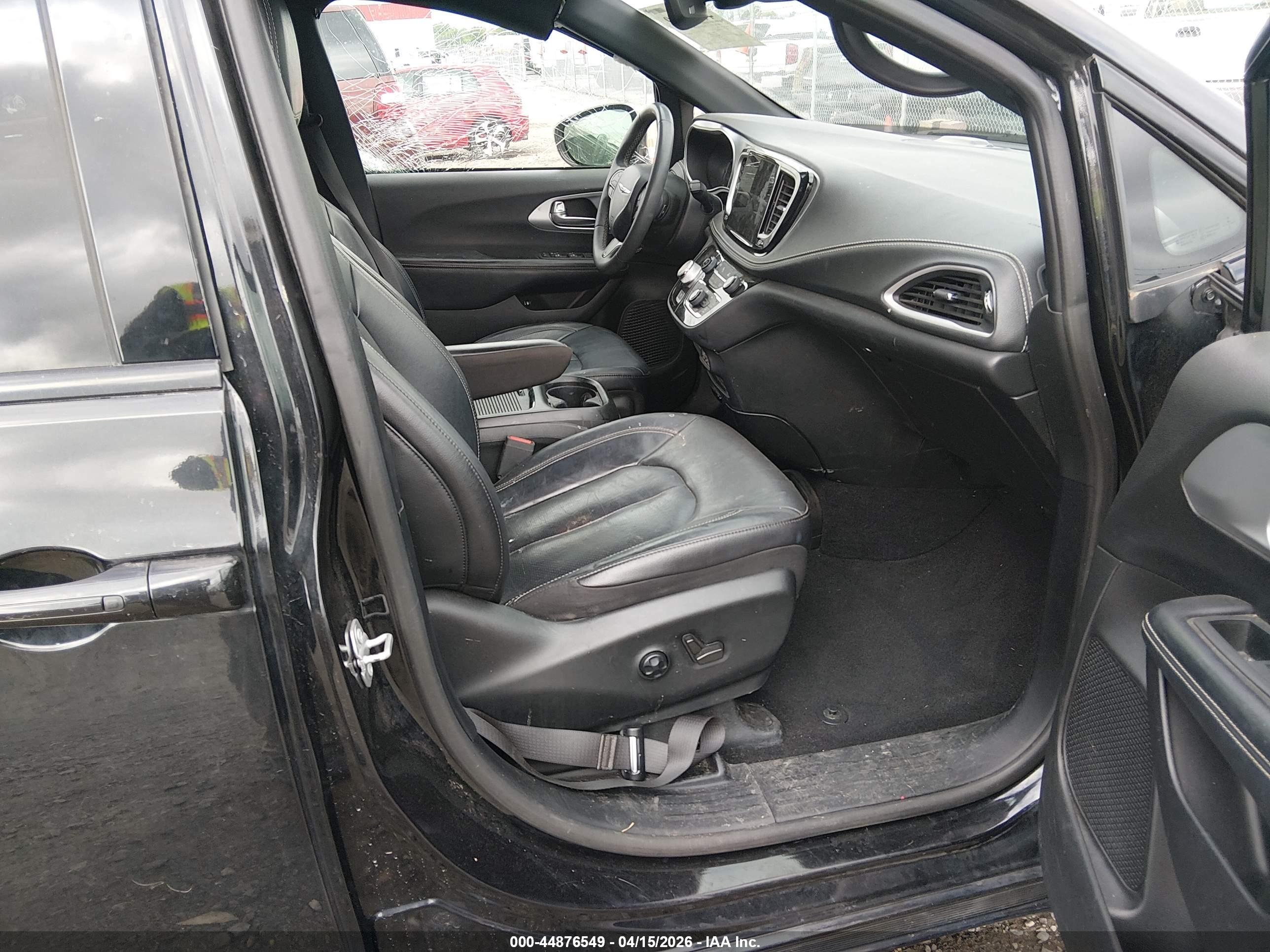 CHRYSLER PACIFICA image 5