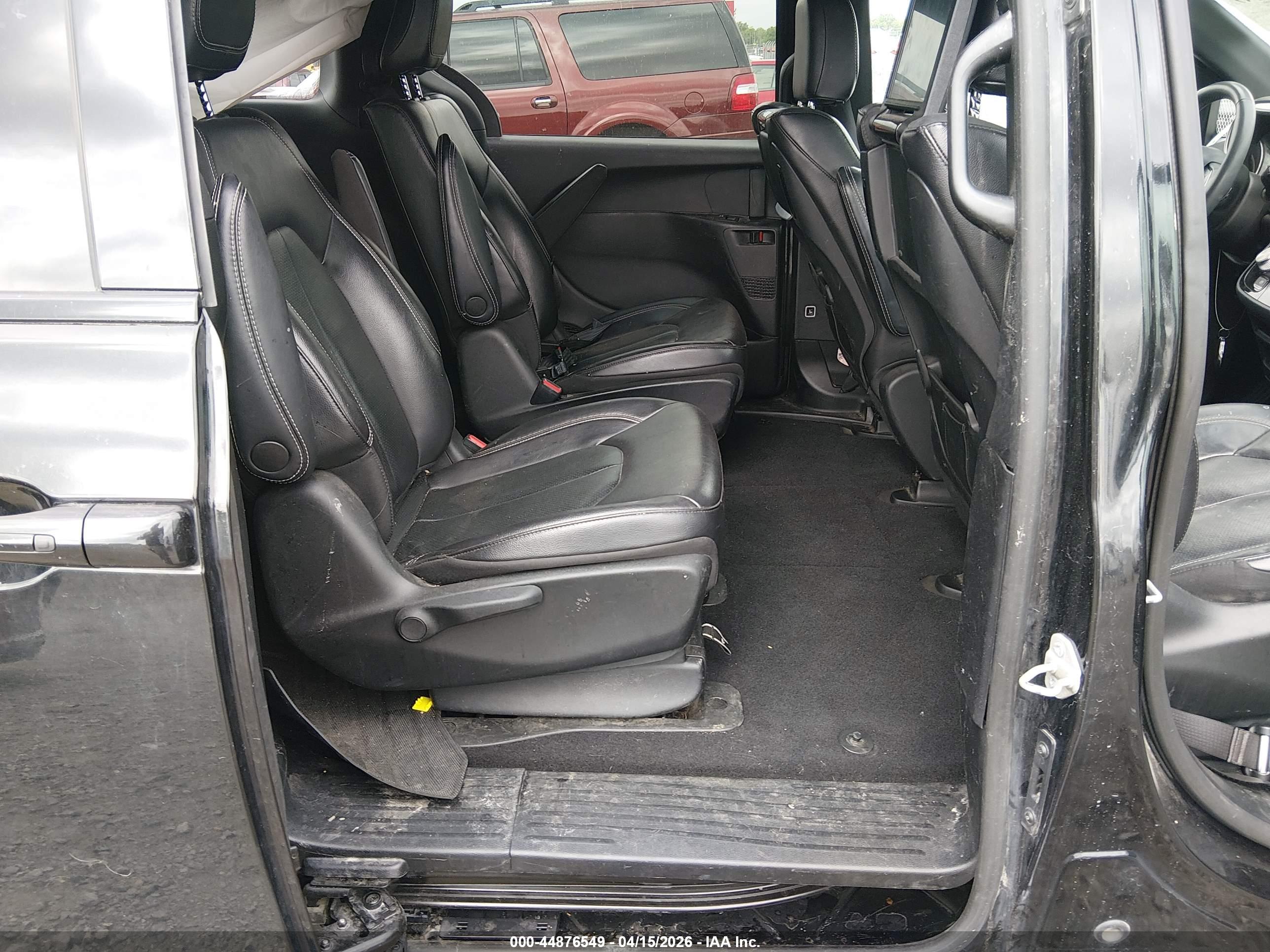 CHRYSLER PACIFICA image 8