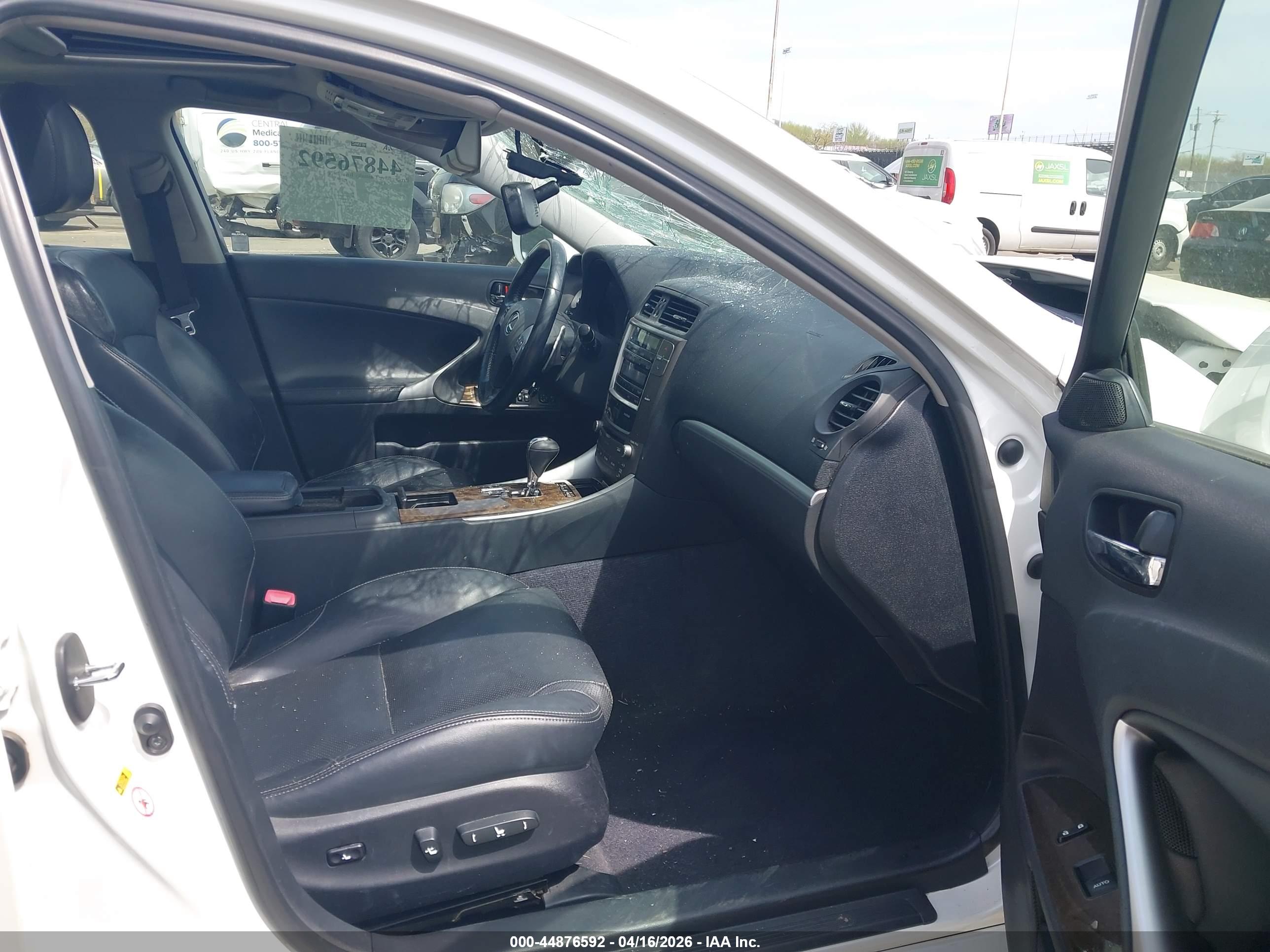 LEXUS IS image 5