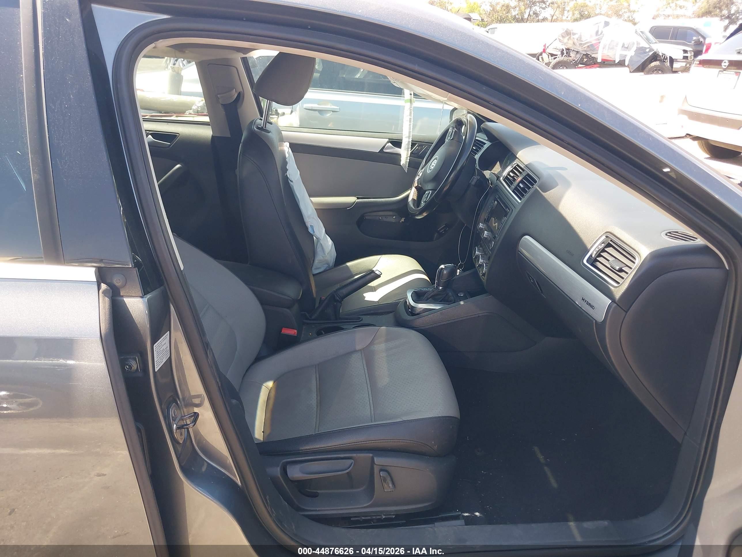 VOLKSWAGEN JETTA image 5