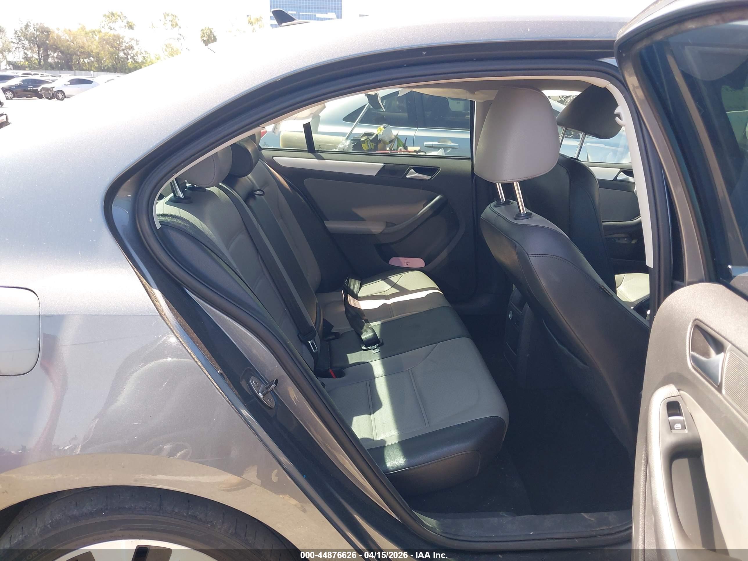VOLKSWAGEN JETTA image 8