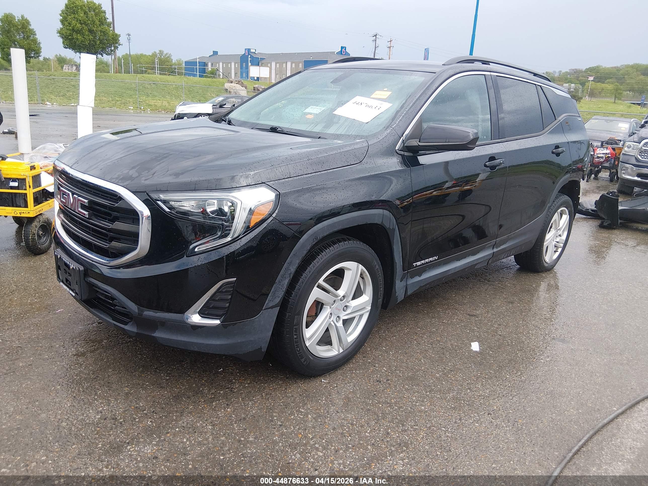 GMC TERRAIN image 2