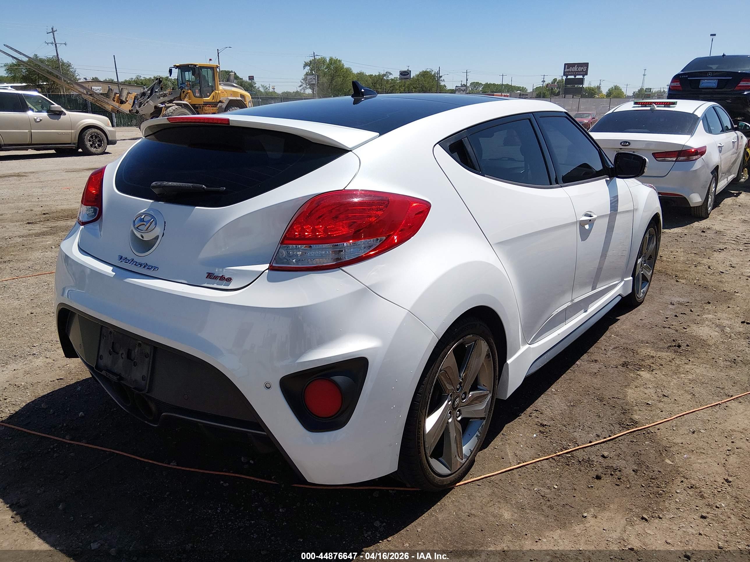 HYUNDAI VELOSTER image 4