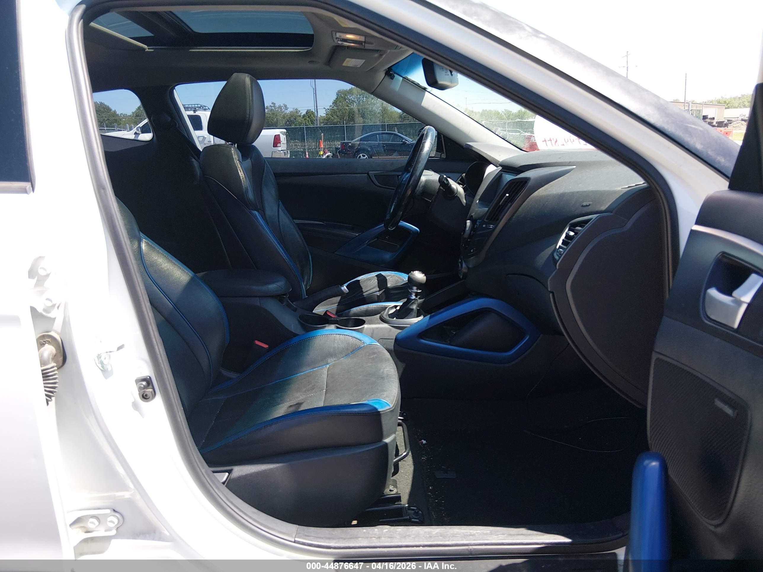 HYUNDAI VELOSTER image 5