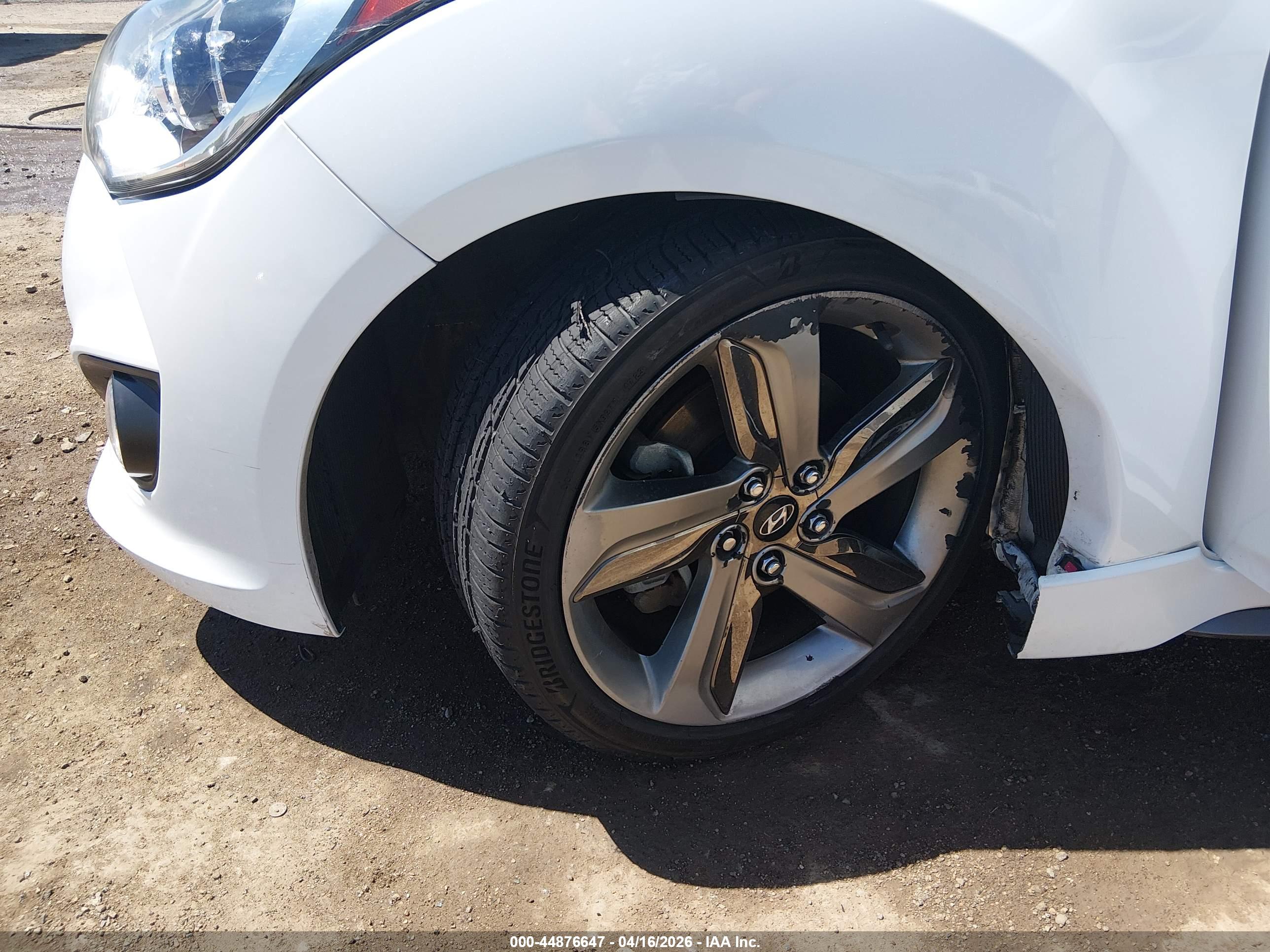 HYUNDAI VELOSTER image 6