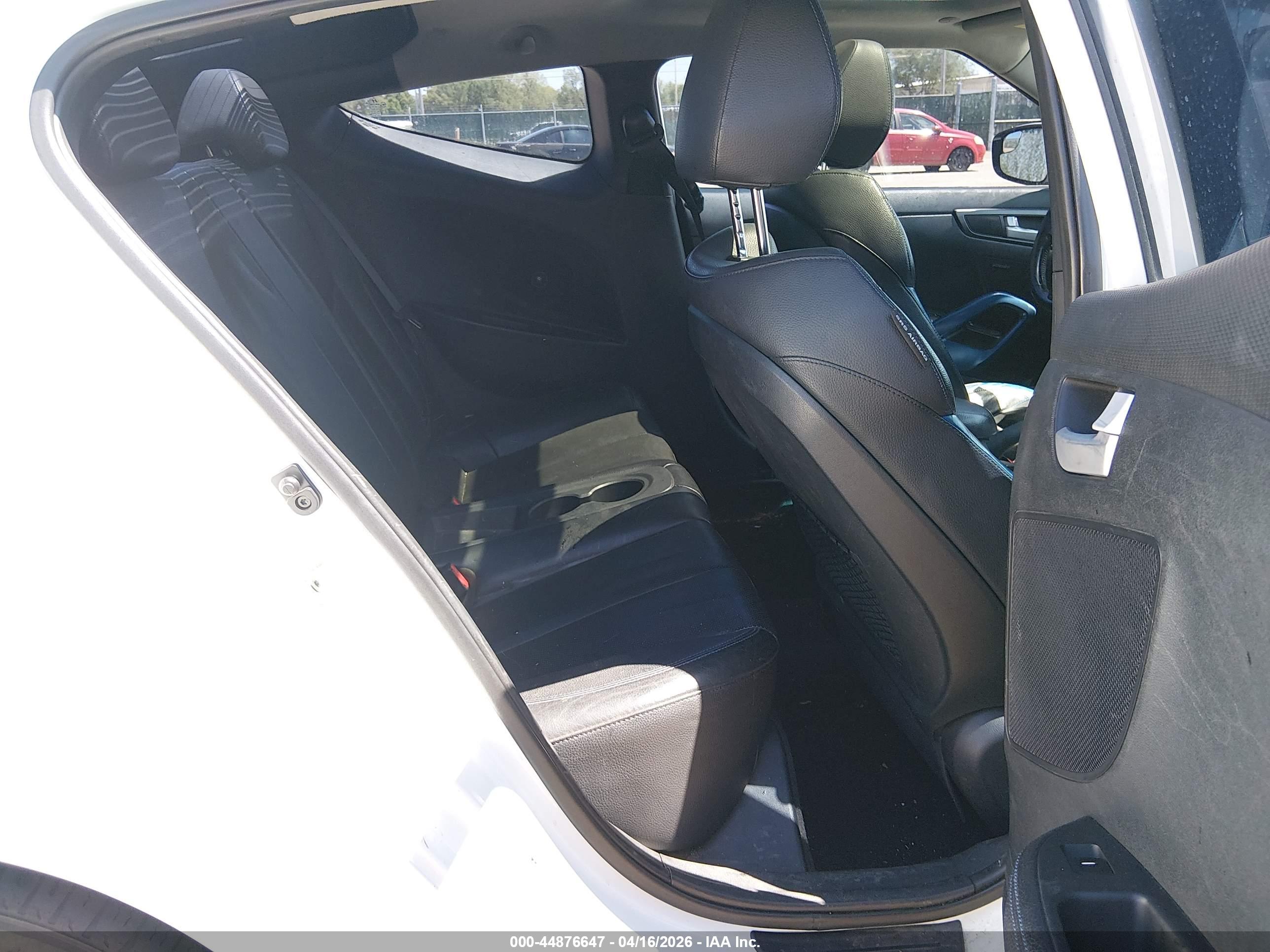 HYUNDAI VELOSTER image 8