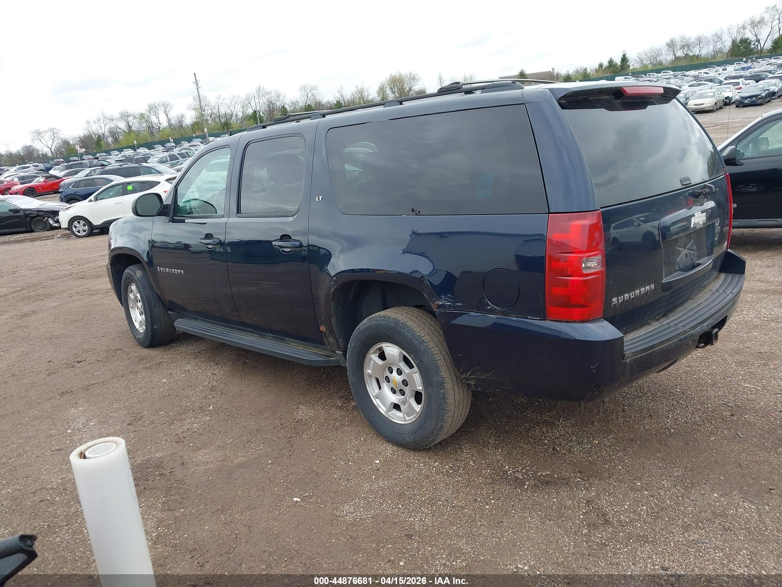 CHEVROLET SUBURBAN image 3