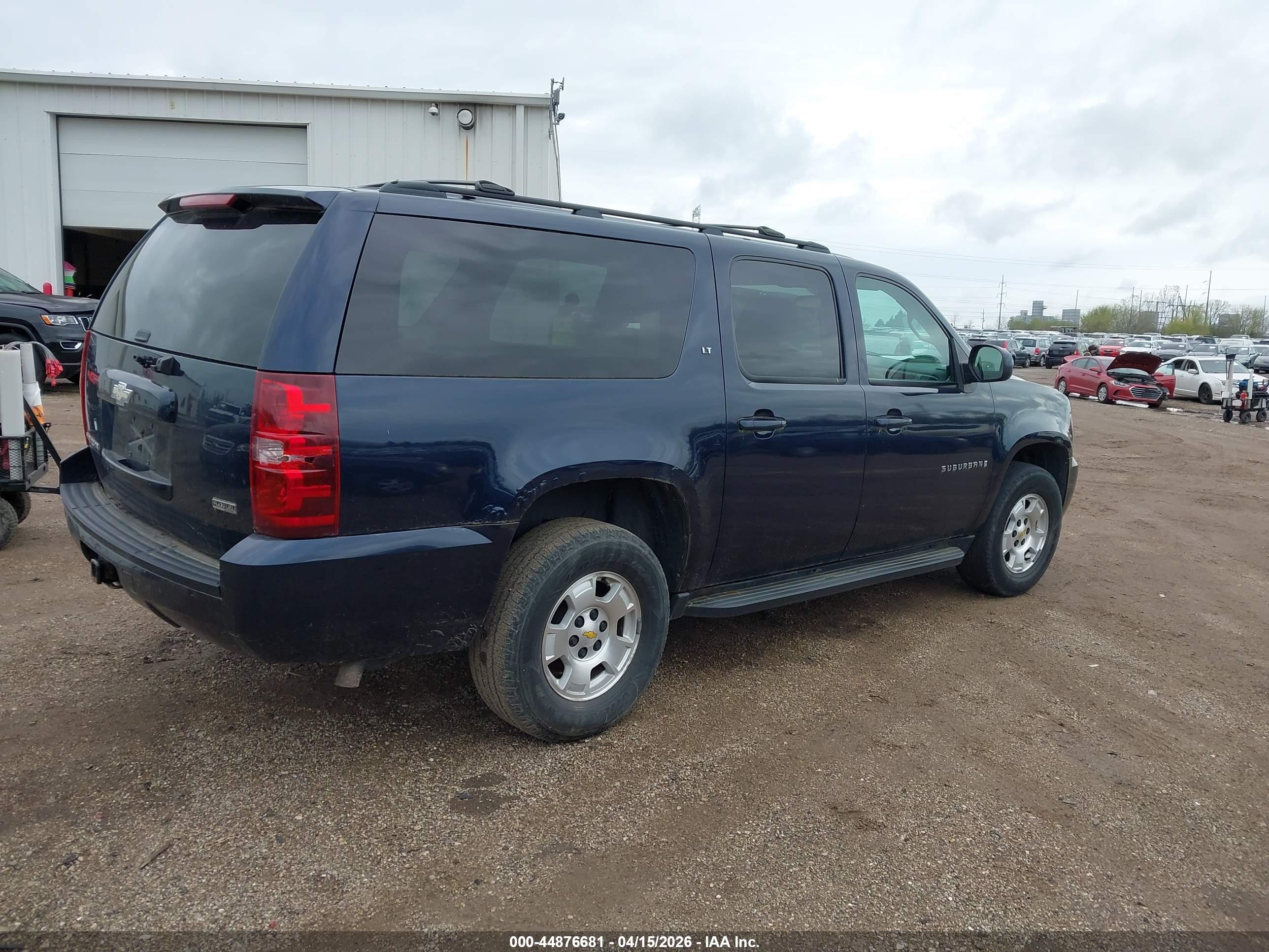 CHEVROLET SUBURBAN image 4