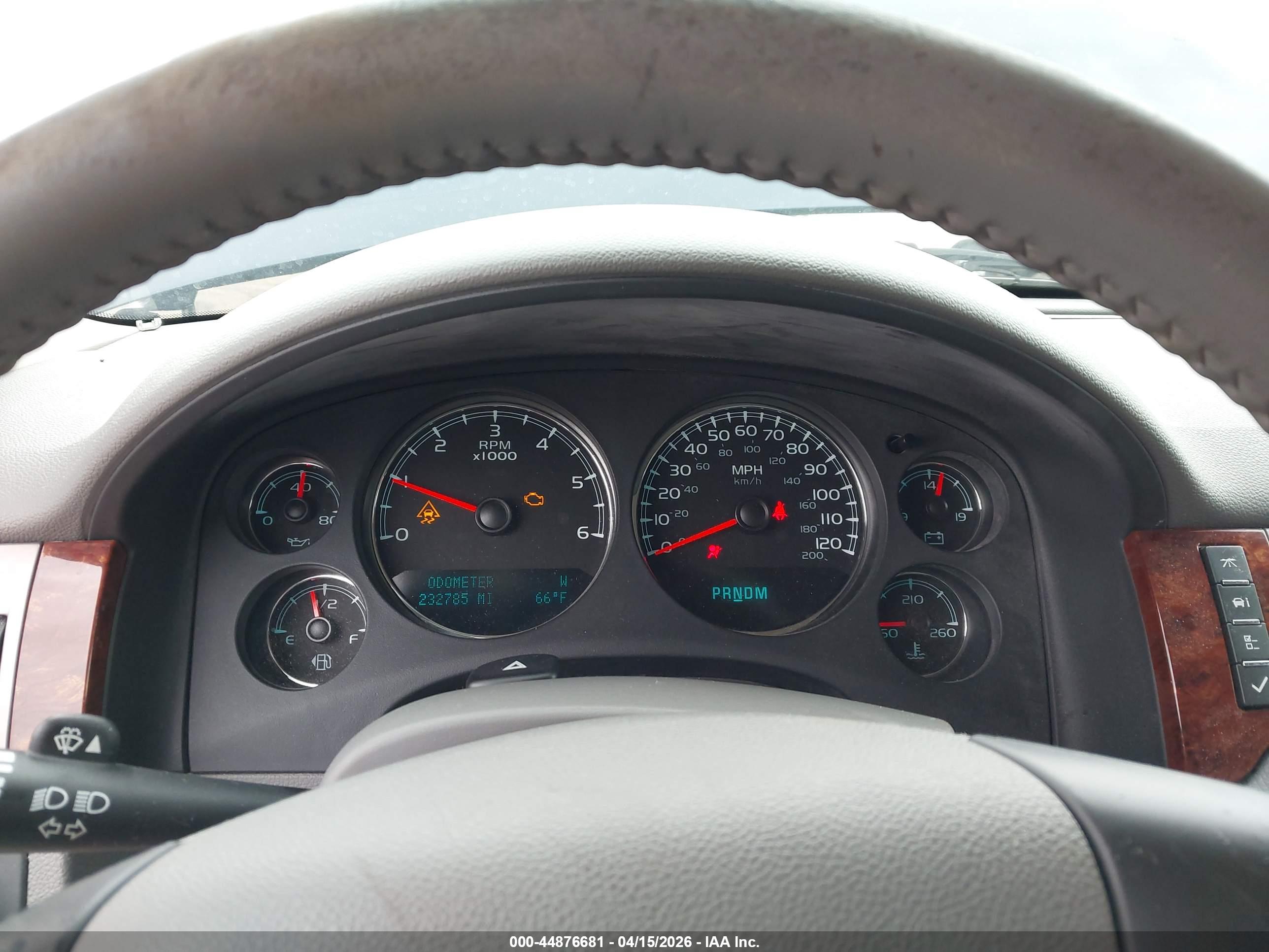 CHEVROLET SUBURBAN image 7