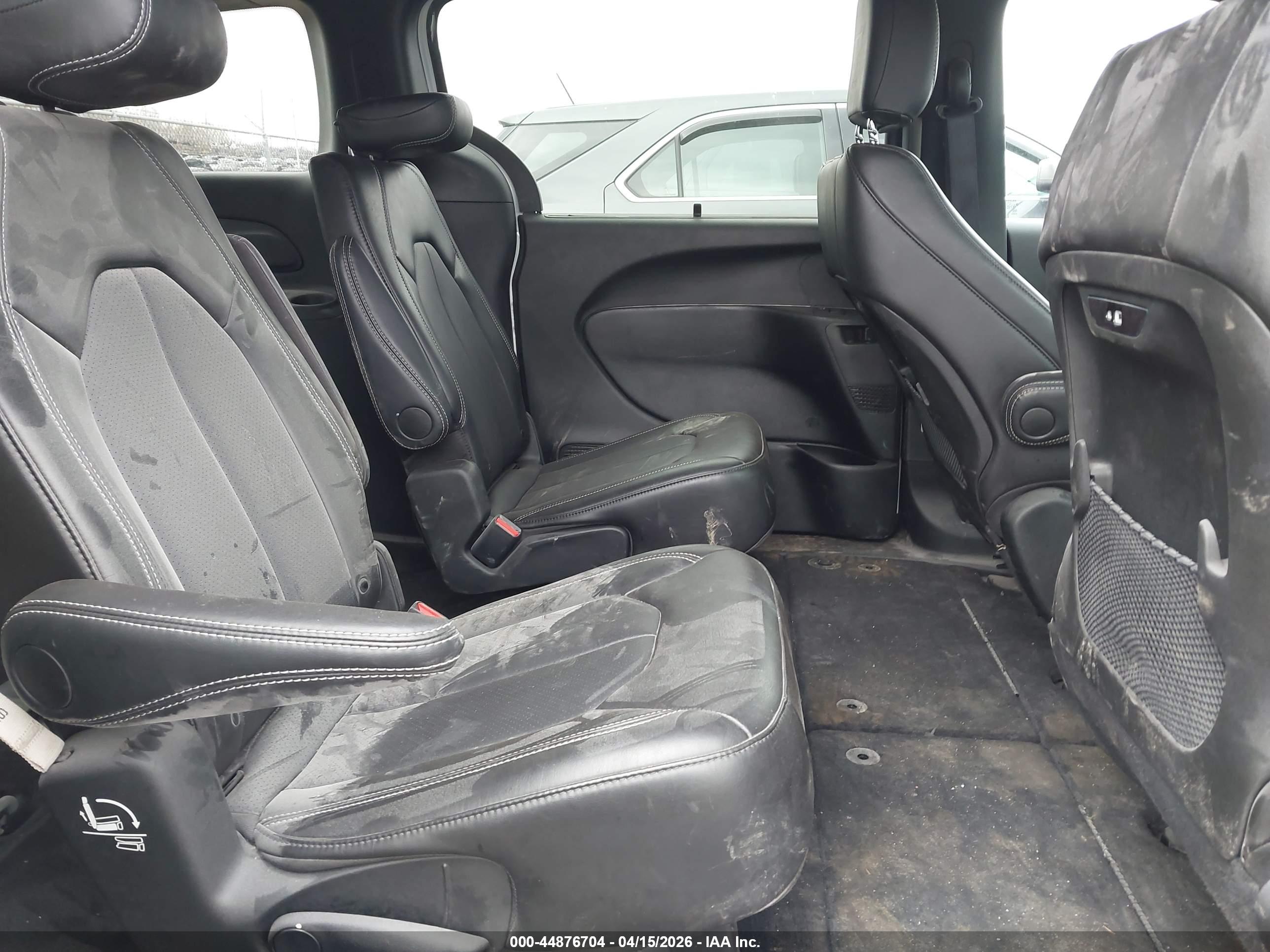 CHRYSLER PACIFICA image 8