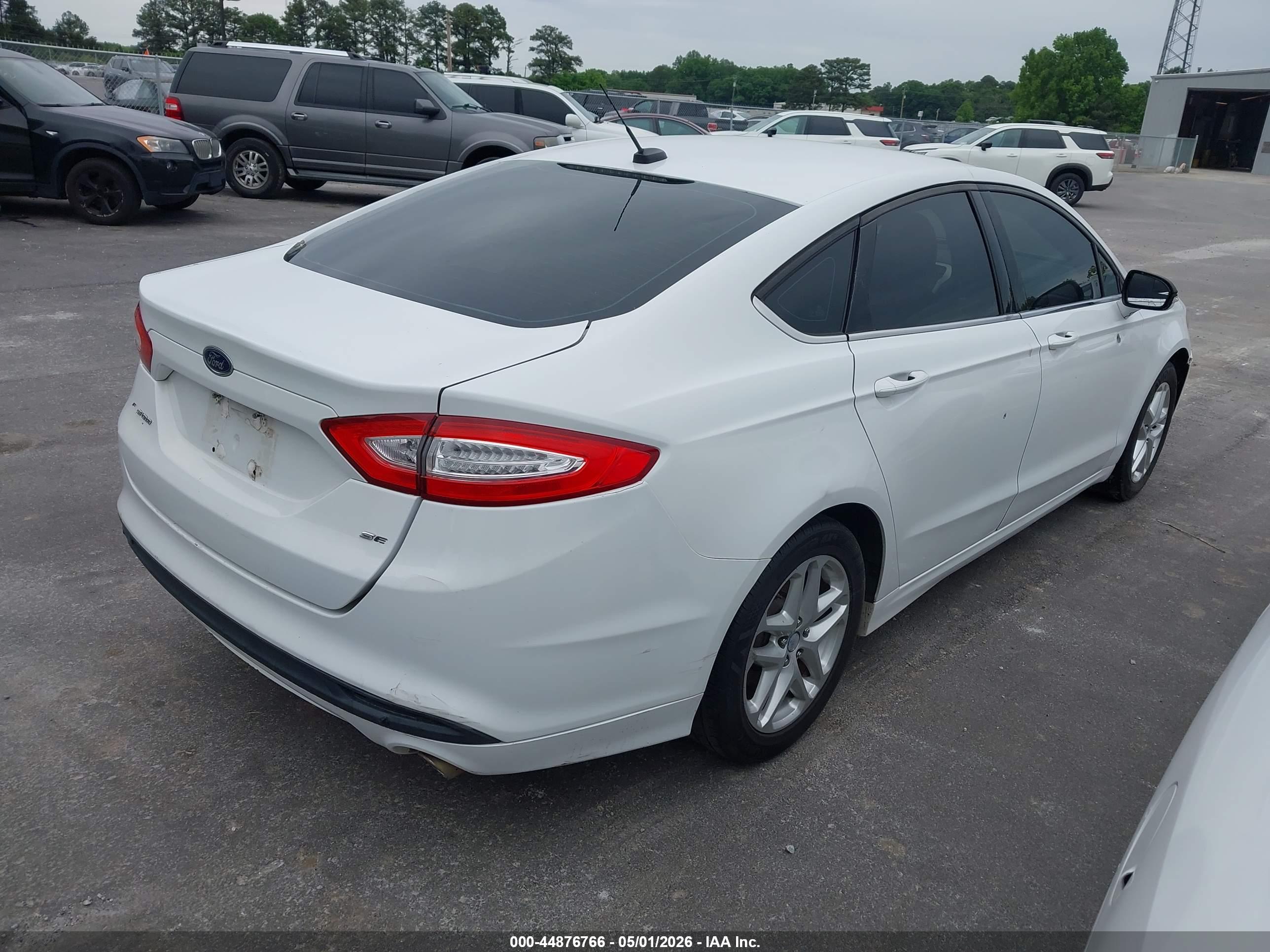 FORD FUSION image 4