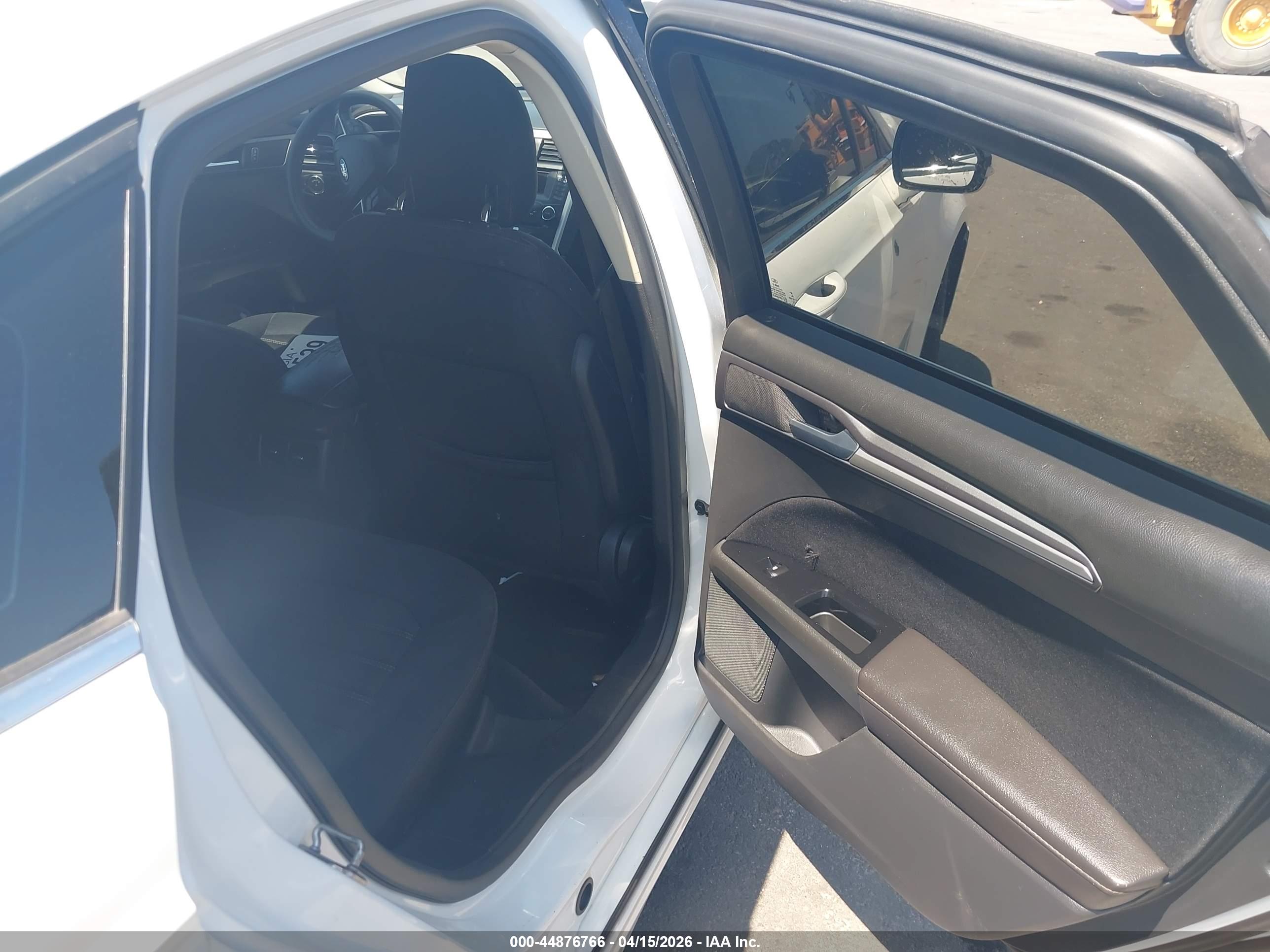 FORD FUSION image 8