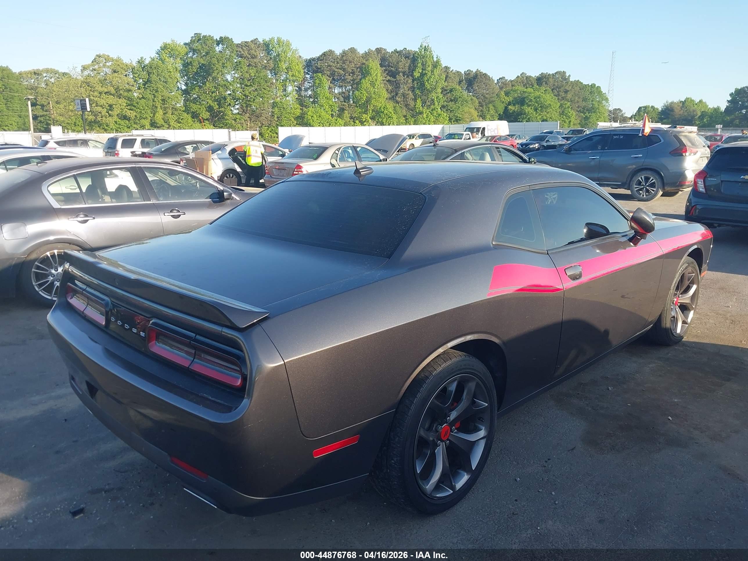 DODGE CHALLENGER image 4