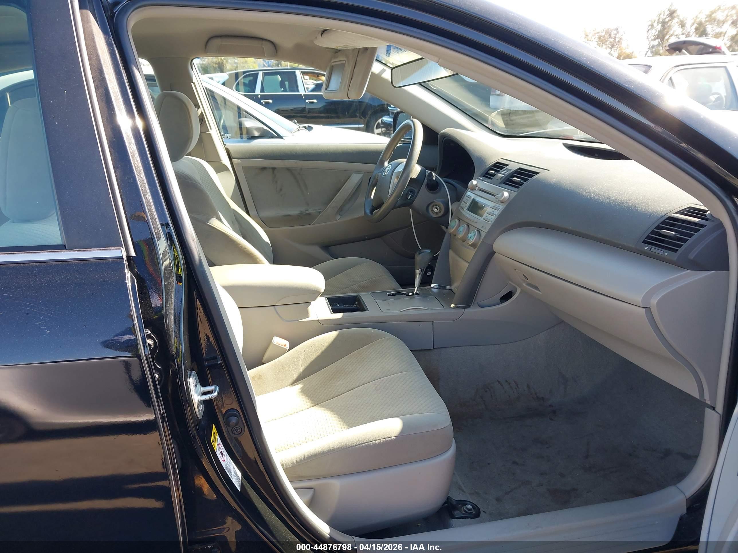 TOYOTA CAMRY image 5