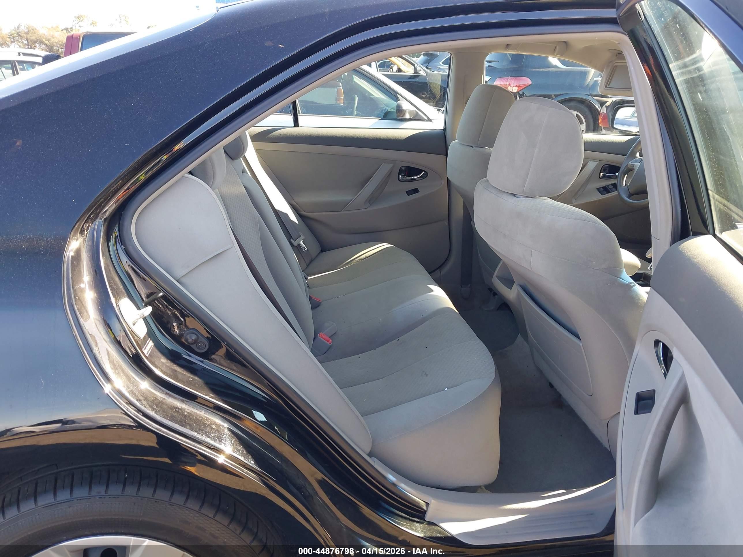 TOYOTA CAMRY image 8