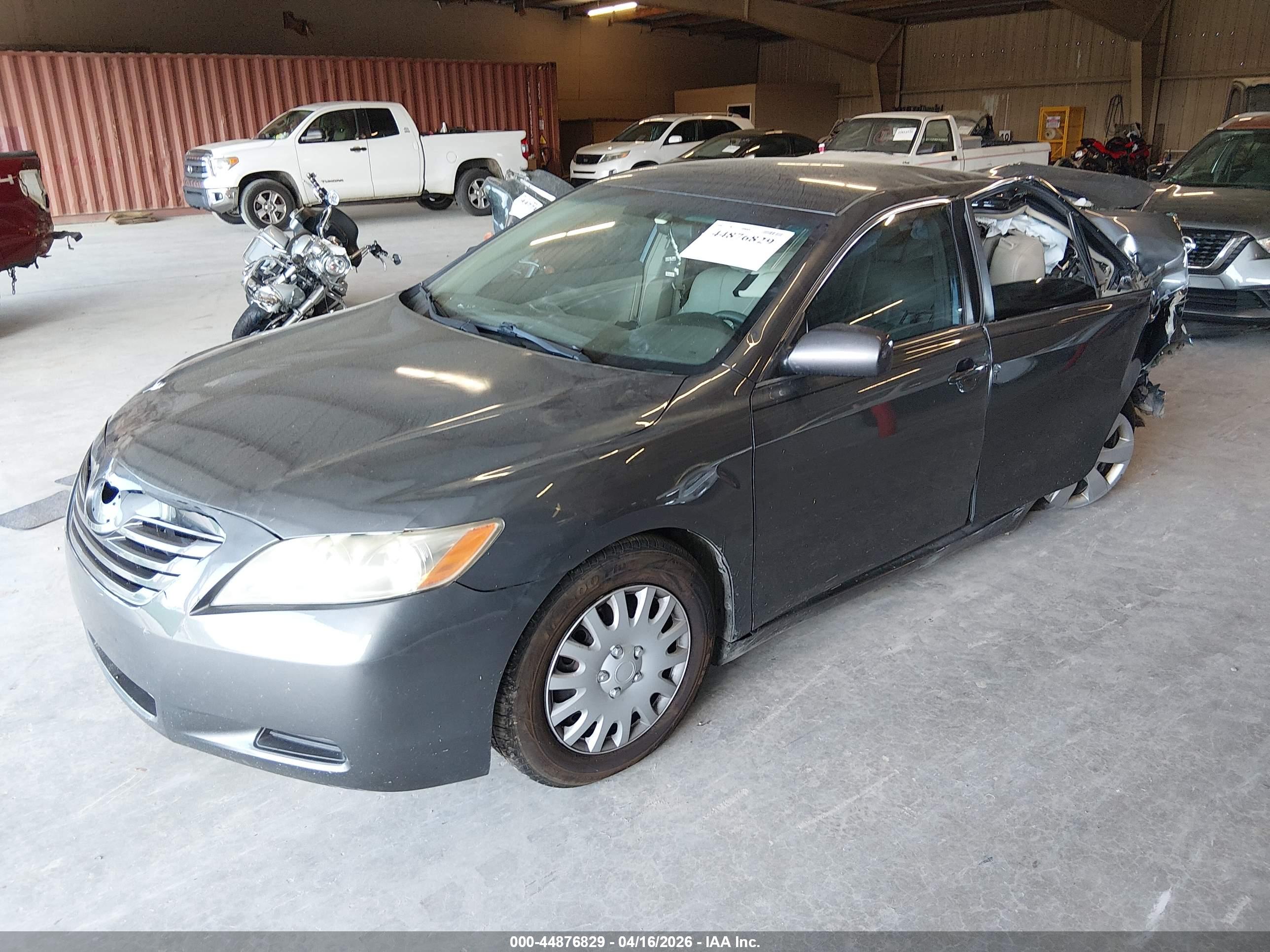 TOYOTA CAMRY image 2