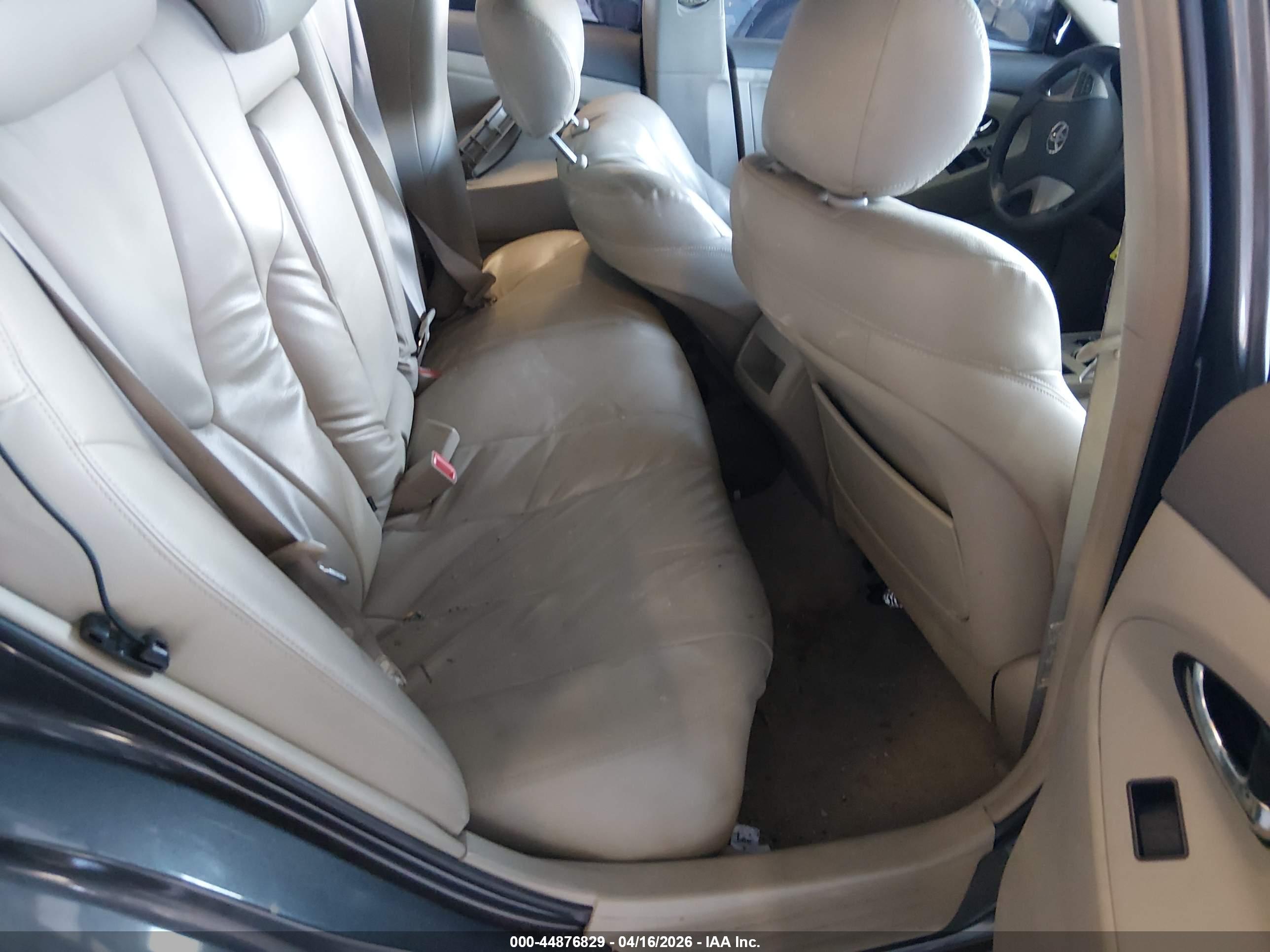 TOYOTA CAMRY image 8