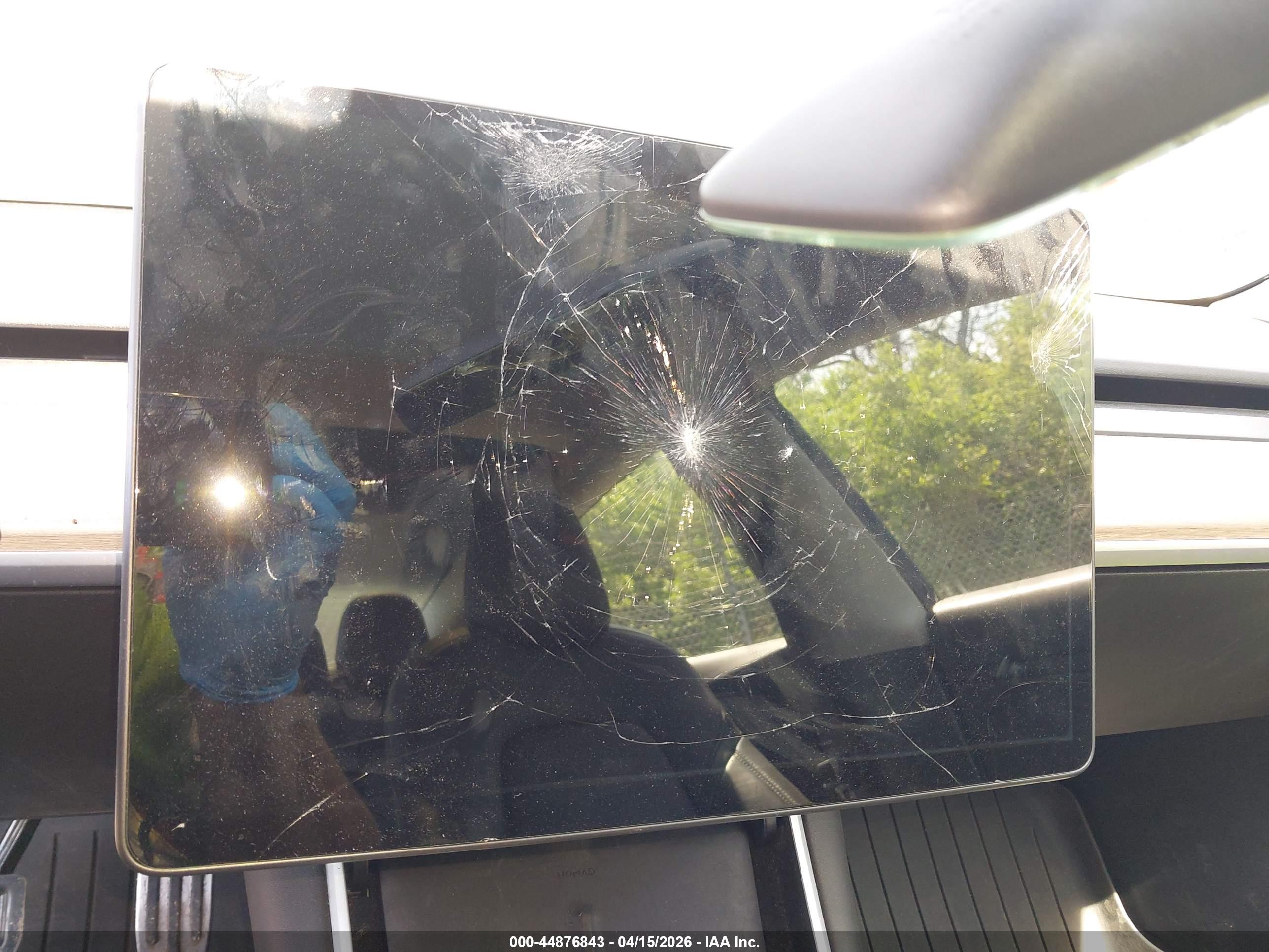 TESLA MODEL image 7