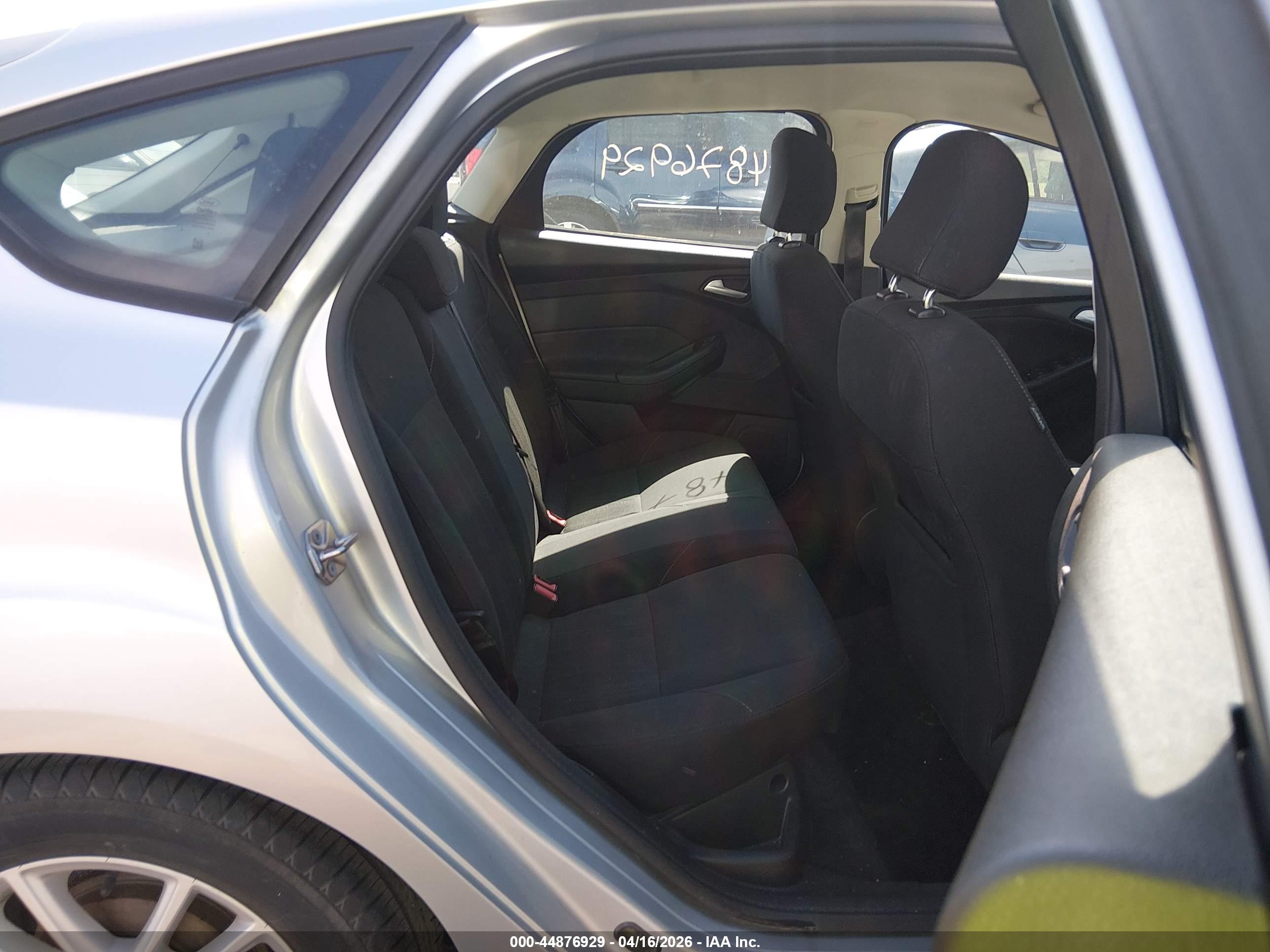 FORD FOCUS image 8