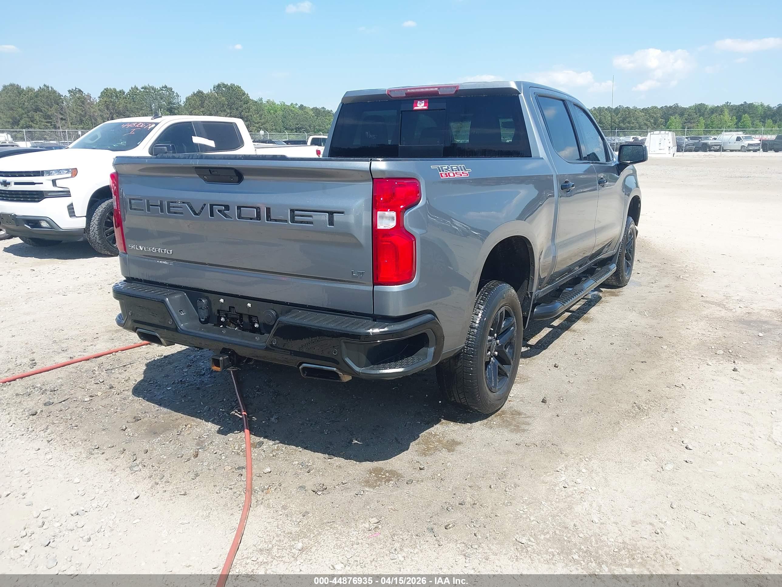 CHEVROLET SILVERADO image 4