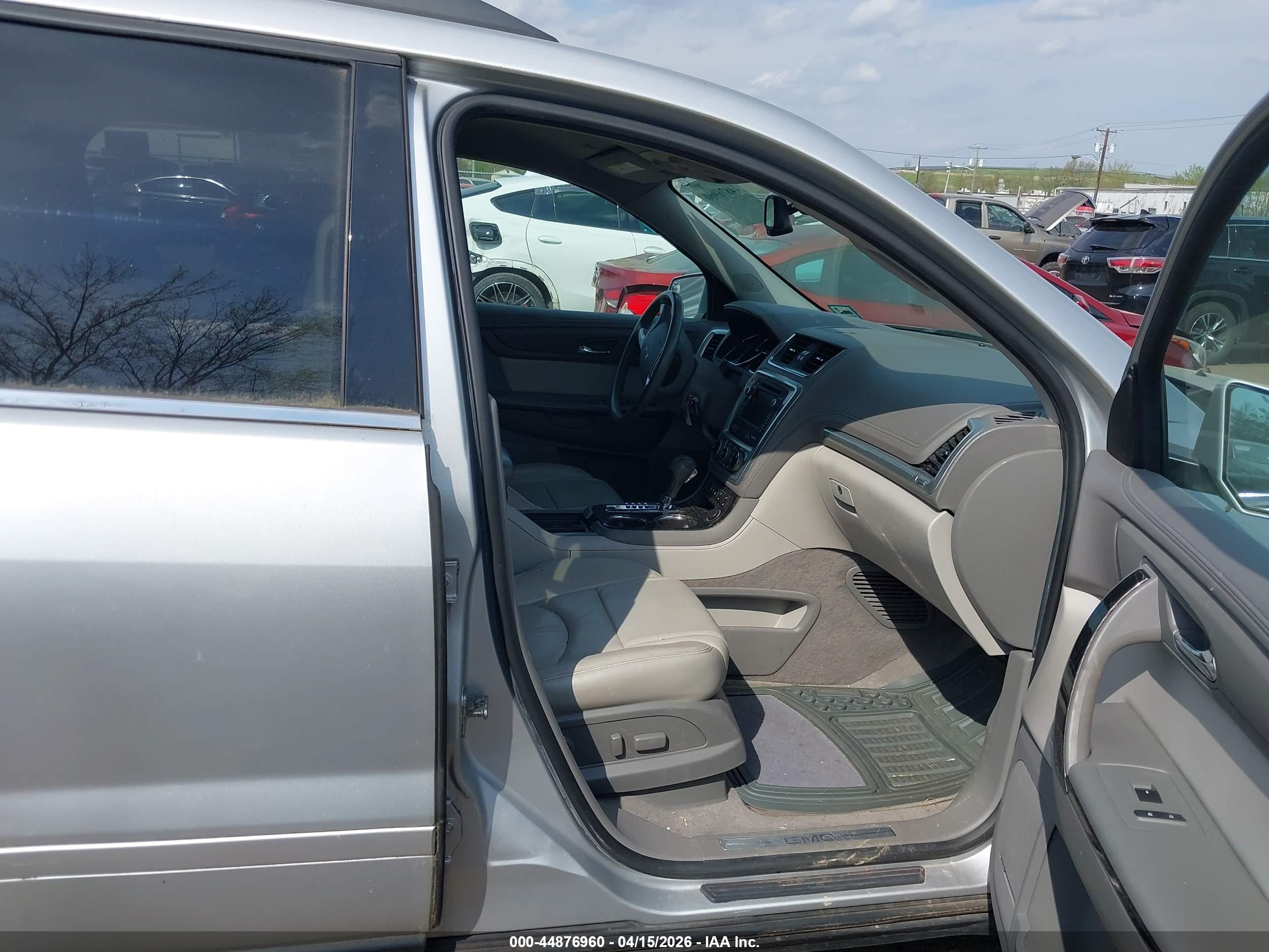 GMC ACADIA image 5