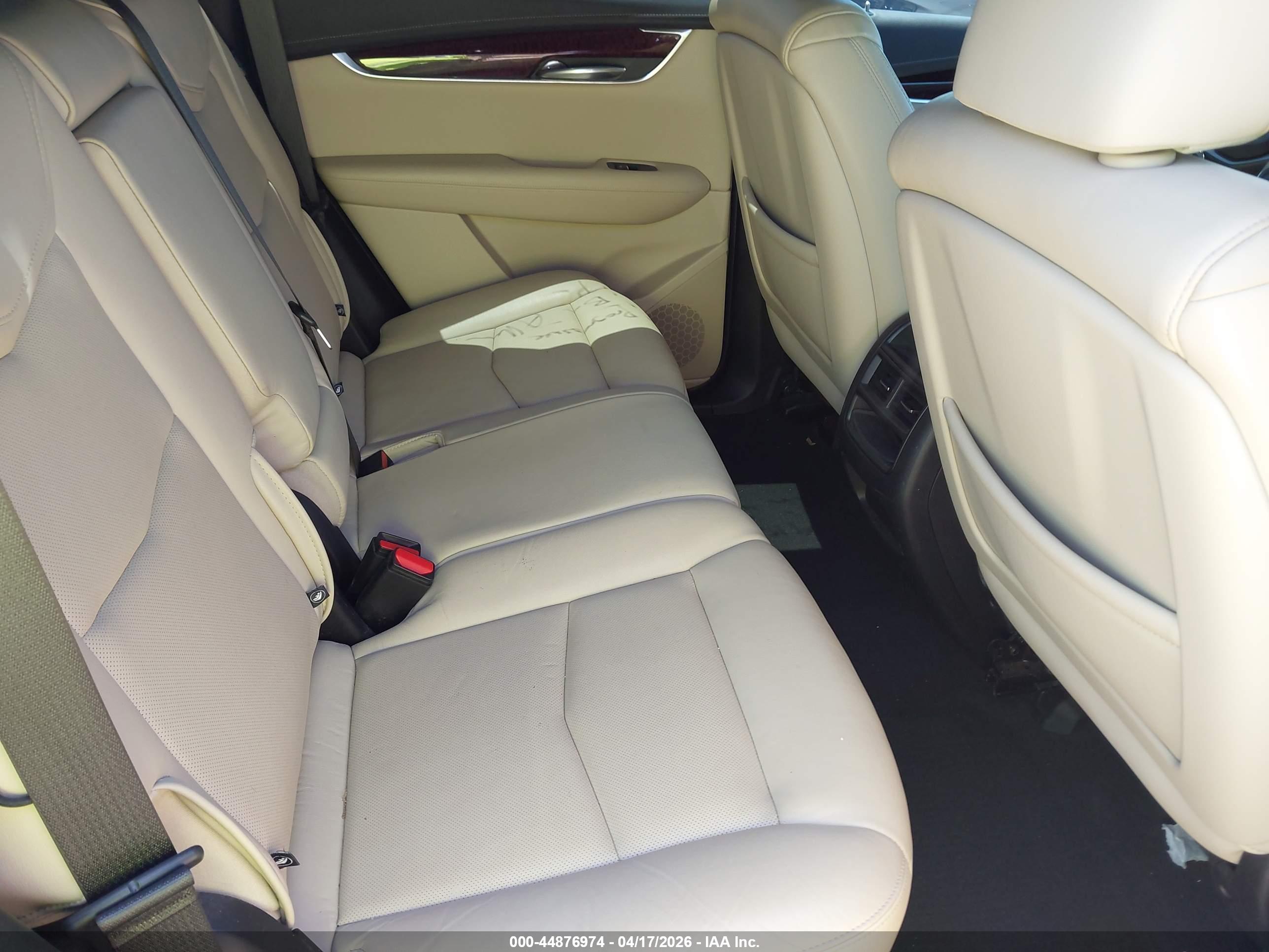 CADILLAC XT5 image 8