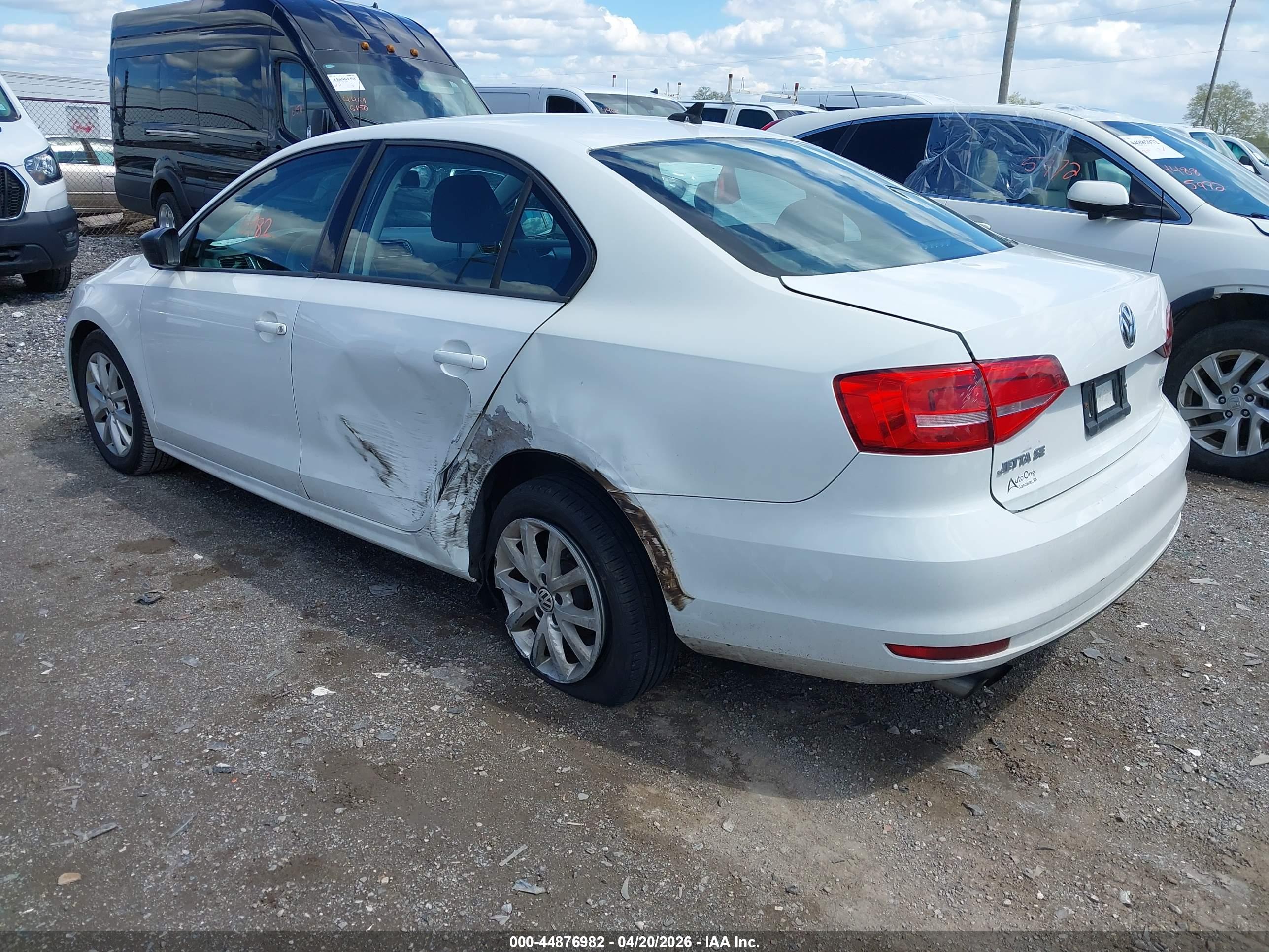VOLKSWAGEN JETTA image 3